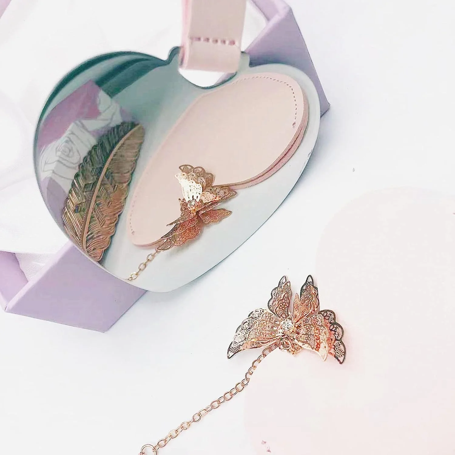 آینه جیبی کوچک استیل INCAUCA، 2 عددی، با روکش چرمی PU، آینه آرایشی مسافرتی کوچک و جمع و جور طرح قلب، آینه نشکن قابل حمل برای دختران و زنان (بژ)