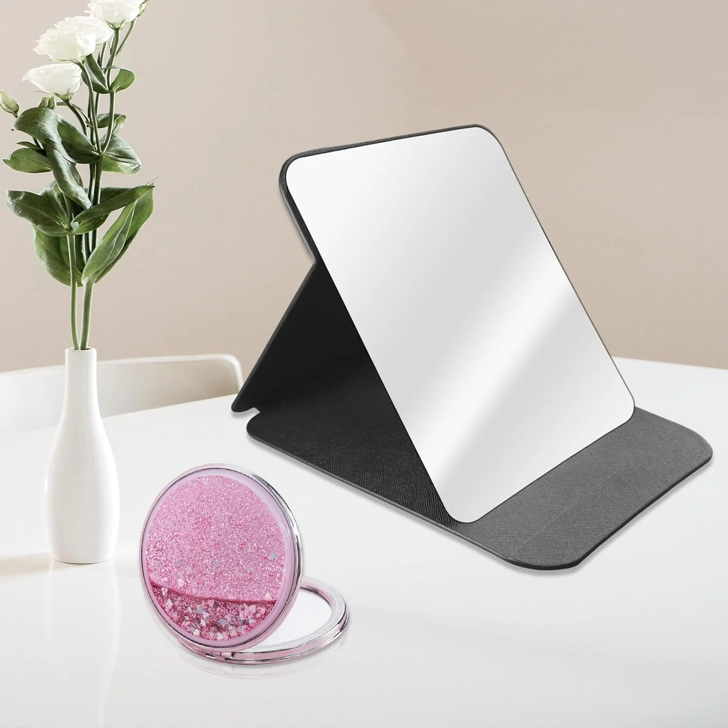 آینه رومیزی تاشو FINEASY، 24x17.5 سانتی متر، آینه مسافرتی چرمی PU با یک آینه دایره ای کوچک، آینه فشرده فوق العاده HD با پایه قابل حمل، آینه های آرایشی برای میز کار اداری کمپینگ (سفید)