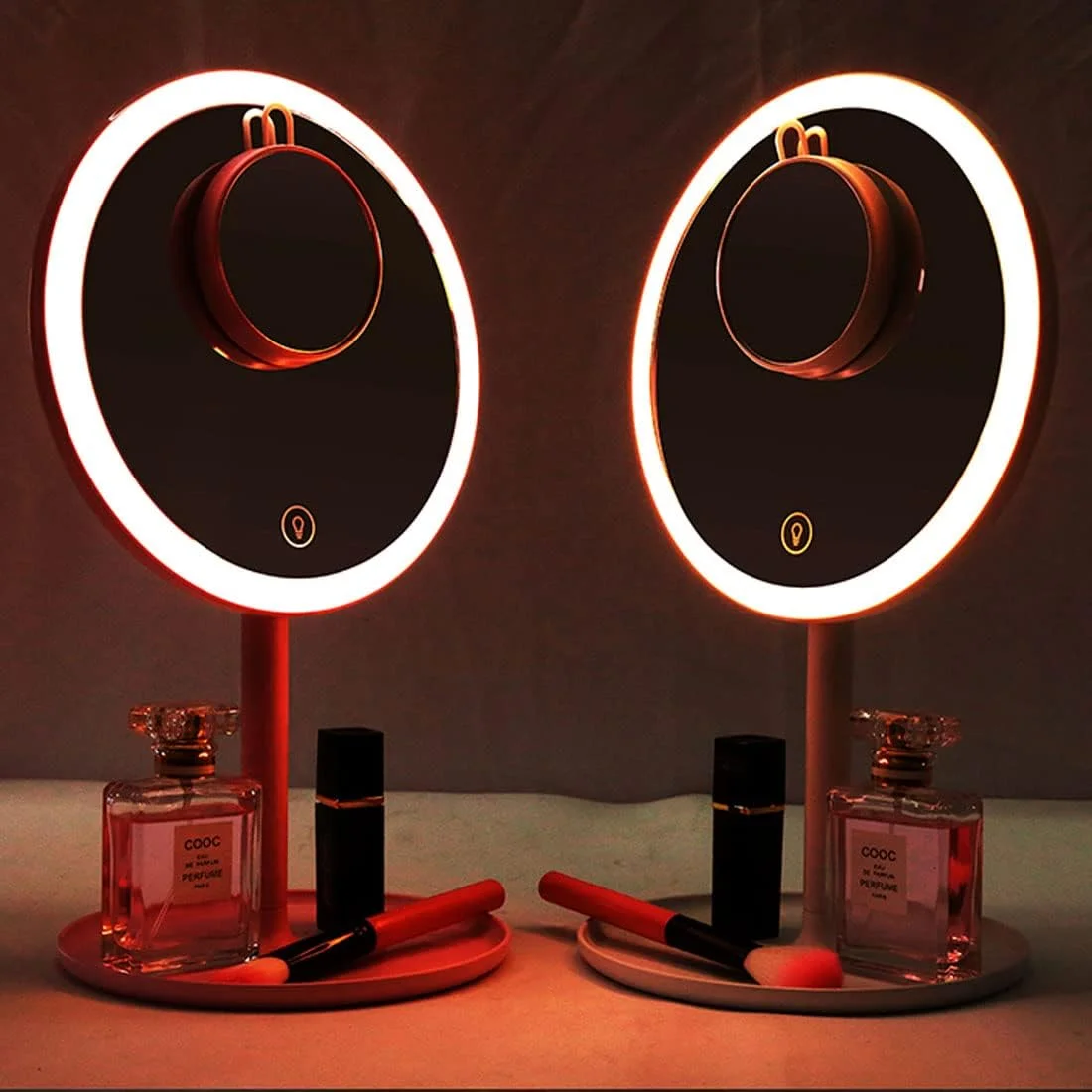 آینه آرایشی رومیزی CigyYogy با یک آینه کوچک فشرده دستی گرد مغناطیسی، اندازه کیف جیبی با چراغ - بزرگنمایی 1x/5x - هدیه ای عالی برای دختران و زنان، بسته 2 عددی