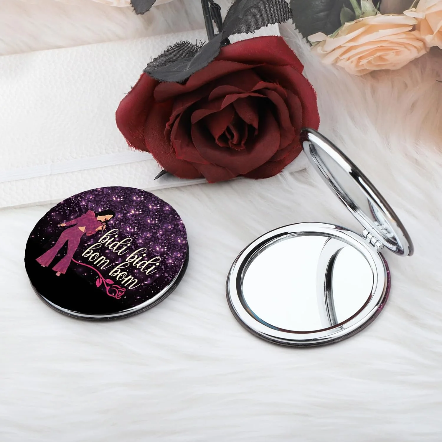 آینه جیبی جمع و جور BLEOUK Singer Selen با طرح Bidi Bidi Bom Bom، هدیه ای با اشعار خواننده لاتین برای طرفداران (آینه Bidi Bom)