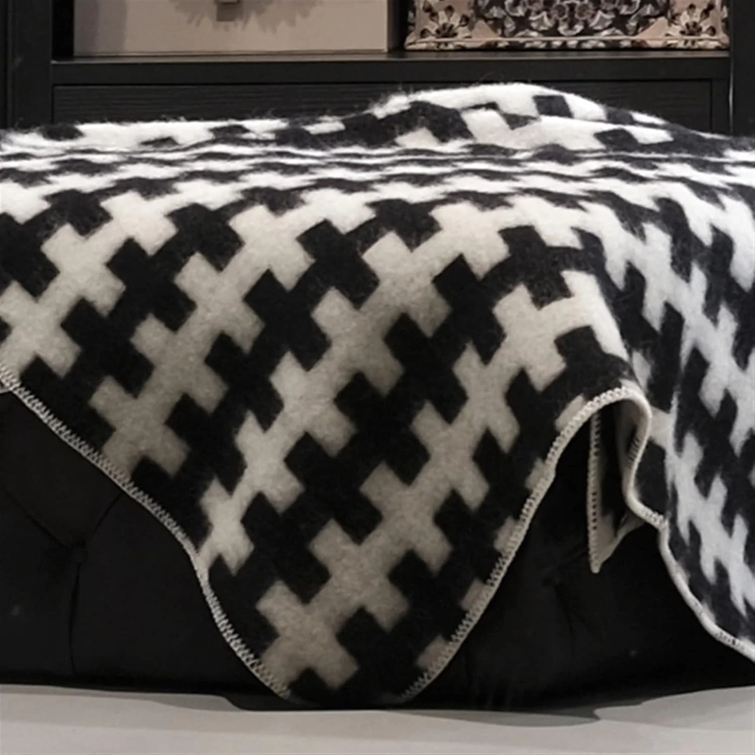 پتو مخمل خواب دار ZKSKOX، پتو پاییزی لوکس و سبک، راه راه های سیاه و سفید، نرم، راحت، مدرن و مینیمالیستی، مناسب برای مبل پتو مخمل خواب دار ZKSKOX، پتو پاییزی لوکس و سبک، راه راه های سیاه و سفید، نرم، راحت، مدرن و مینیمالیستی، مناسب برای مبل