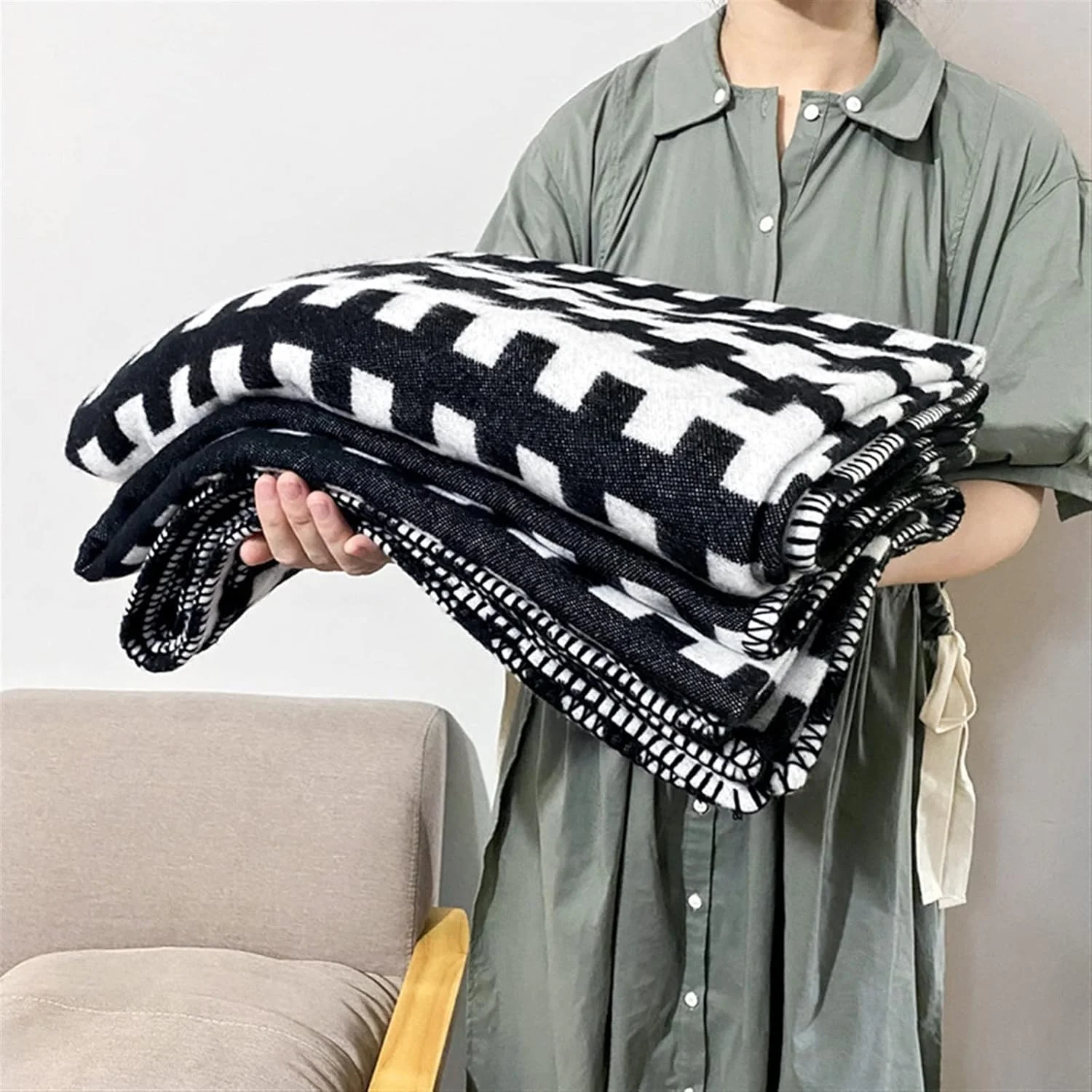 پتو مخمل خواب دار ZKSKOX، پتو پاییزی لوکس و سبک، راه راه های سیاه و سفید، نرم، راحت، مدرن و مینیمالیستی، مناسب برای مبل پتو مخمل خواب دار ZKSKOX، پتو پاییزی لوکس و سبک، راه راه های سیاه و سفید، نرم، راحت، مدرن و مینیمالیستی، مناسب برای مبل
