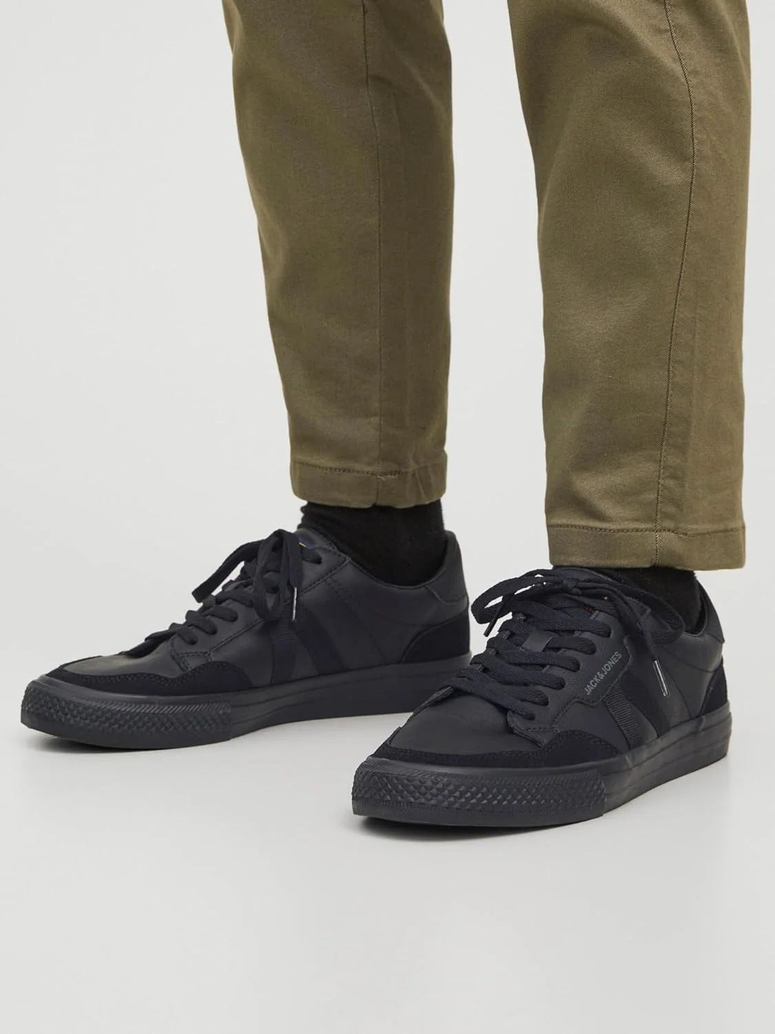 کفش کتانی مردانه JACK & JONES مدل Morden PU Combo MNS، ذغالی، سایز 40 EU کفش کتانی مردانه JACK & JONES مدل Morden PU Combo MNS، ذغالی، سایز 40 EU