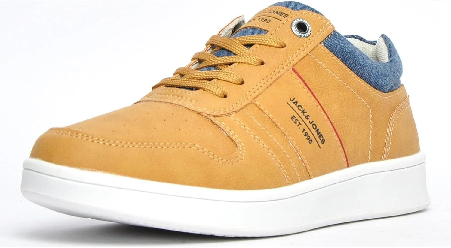 کفش کتانی مردانه جک اند جونز مدل DANG FAUX NUBUCK مناسب برای استفاده روزمره کفش کتانی مردانه جک اند جونز مدل DANG FAUX NUBUCK مناسب برای استفاده روزمره