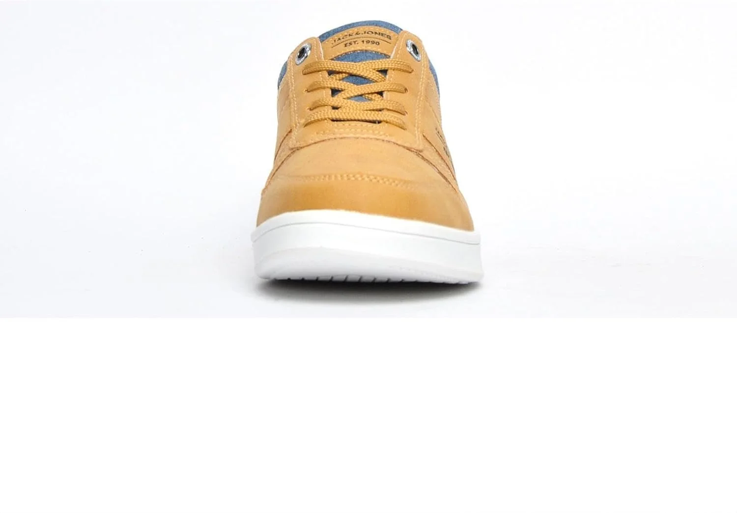 کفش کتانی مردانه جک اند جونز مدل DANG FAUX NUBUCK مناسب برای استفاده روزمره کفش کتانی مردانه جک اند جونز مدل DANG FAUX NUBUCK مناسب برای استفاده روزمره