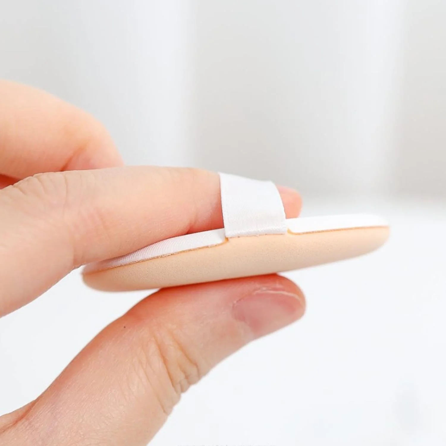 ست پد آرایشی PU - بسته 8 عددی پدهای نرم و بالشتی برای کرم پودر و کانسیلر، بافت محکم و صاف، بادوام و آسان برای استفاده به همراه جعبه نگهداری