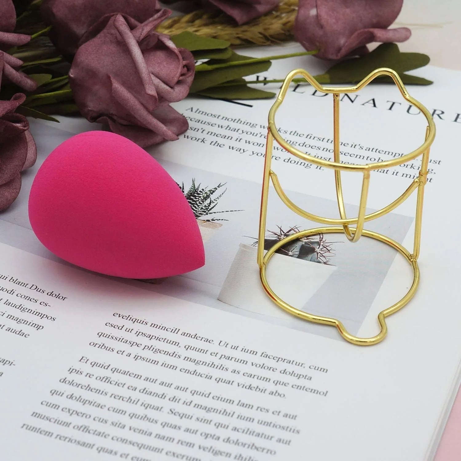 لاوچو 1 عدد اسفنج آرایشی حرفه ای بدون لاتکس - اسفنج مخلوط کننده کرم پودر با پایه نگهدارنده طلایی - مناسب برای مایع، کرم، کانسیلر و پودر (رنگ رز)