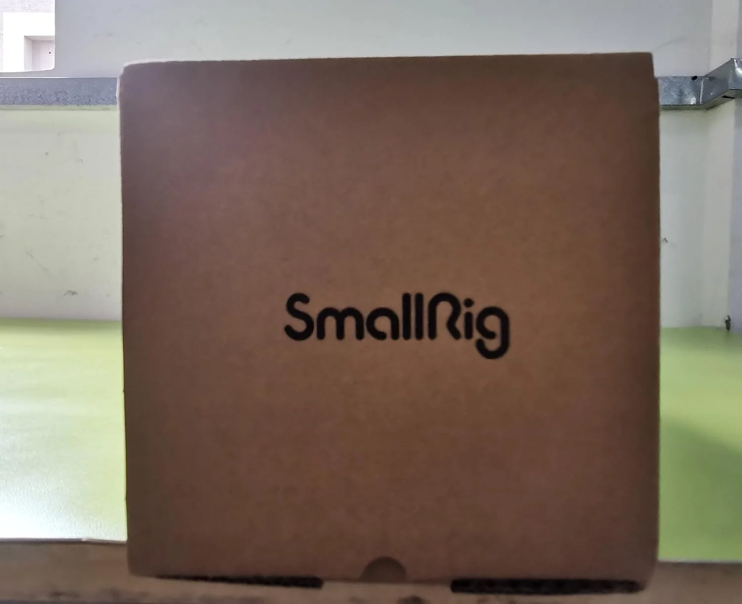 سه پایه دوربین فیبر کربنی مشکی SMALLRIG، 3 پایه، 99-183 سانتی متر، قطر 19.3 سانتی متر، ظرفیت وزن 2.2 کیلوگرم، سازگار با دوربین، 3989-CF سه پایه دوربین فیبر کربنی مشکی SMALLRIG، 3 پایه، 99-183 سانتی متر، قطر 19.3 سانتی متر، ظرفیت وزن 2.2 کیلوگرم، سازگار با دوربین، 3989-CF