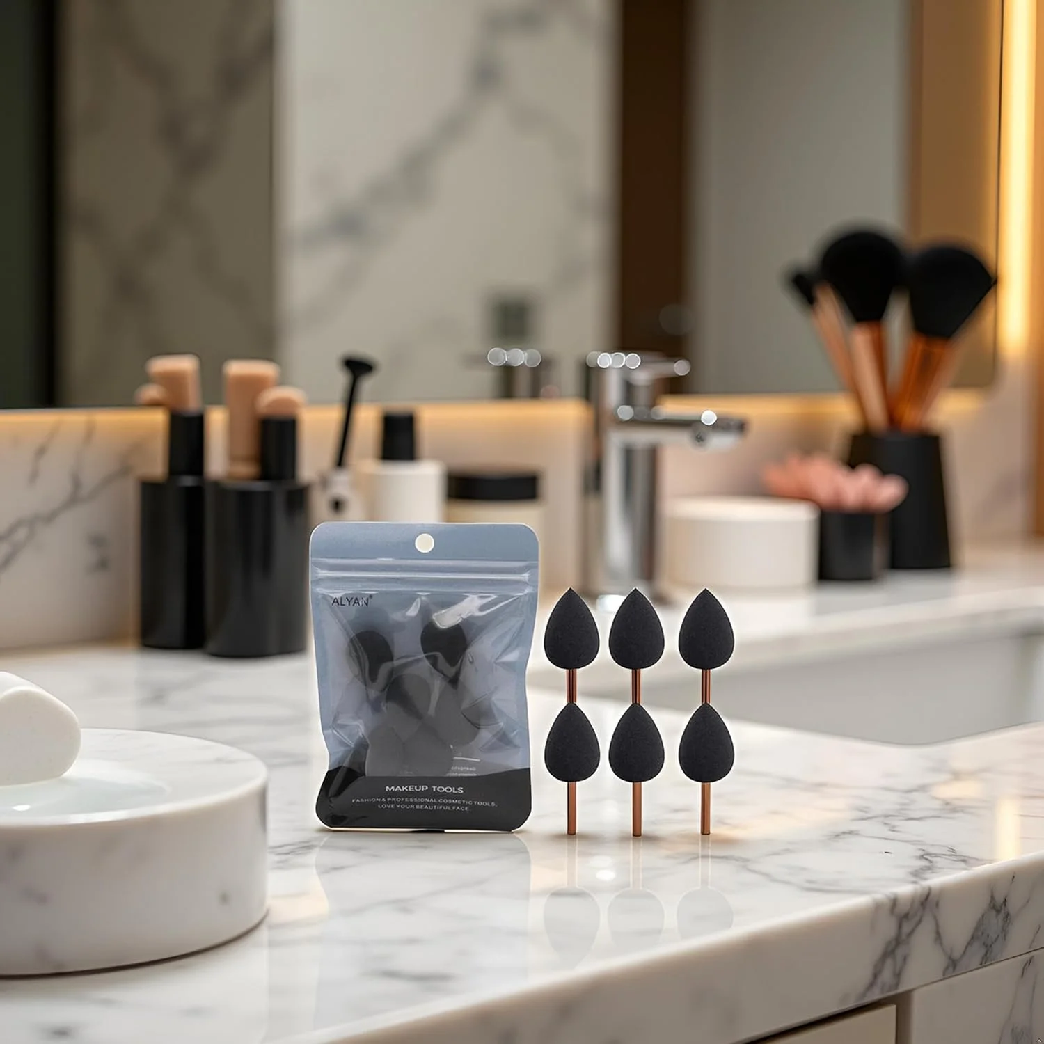 ست 6 عددی اسفنج مینی آرایشی مشکی، ست کوچک اسفنجی برای کرم پودر، پودر، کانسیلر، هایلایتر و سایه چشم