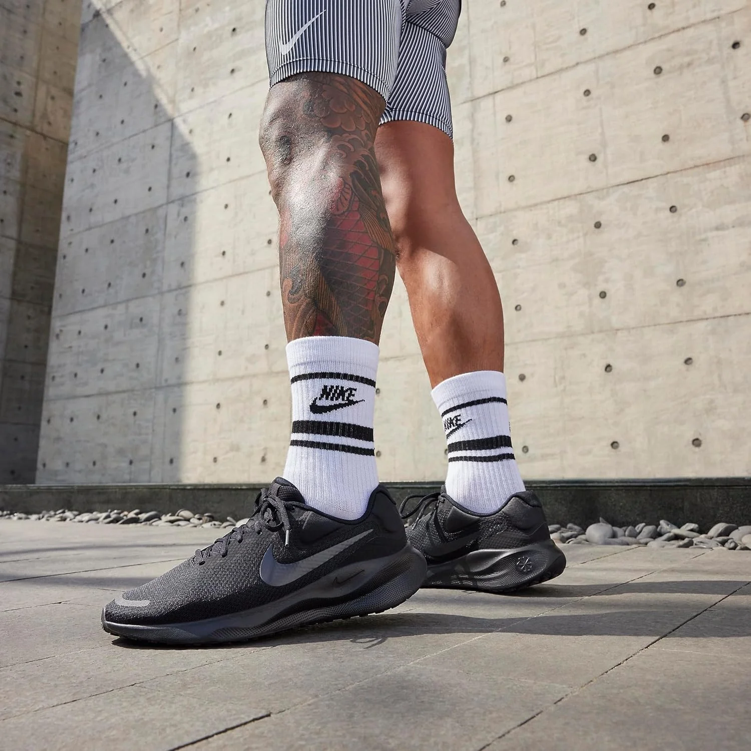 کفش مردانه بند دار نایک Nike Revolution 7 کفش مردانه بند دار نایک Nike Revolution 7
