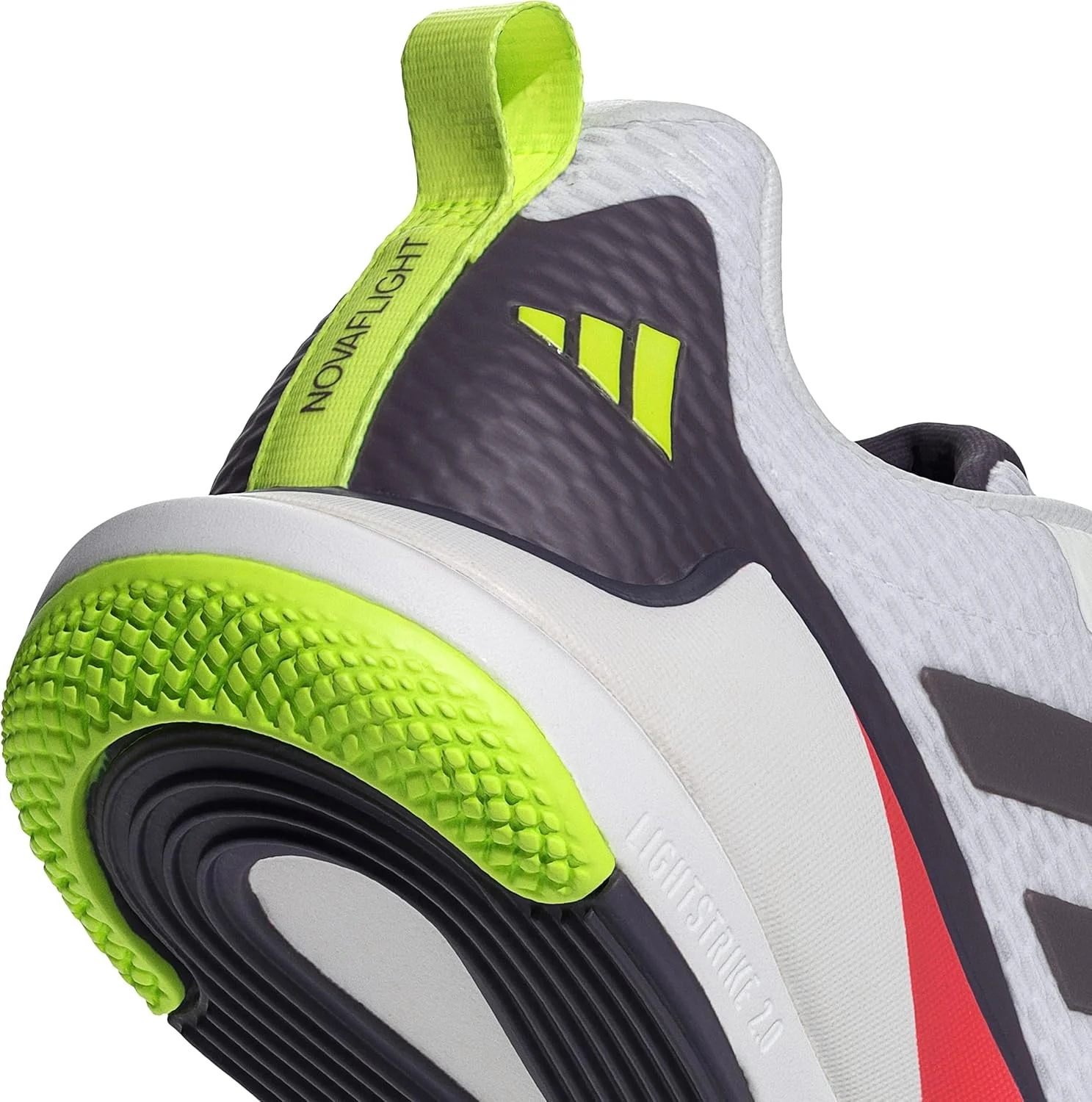 کفش ورزشی مردانه آدیداس نوافلایت 2 مناسب سالن کفش ورزشی مردانه آدیداس نوافلایت 2 مناسب سالن