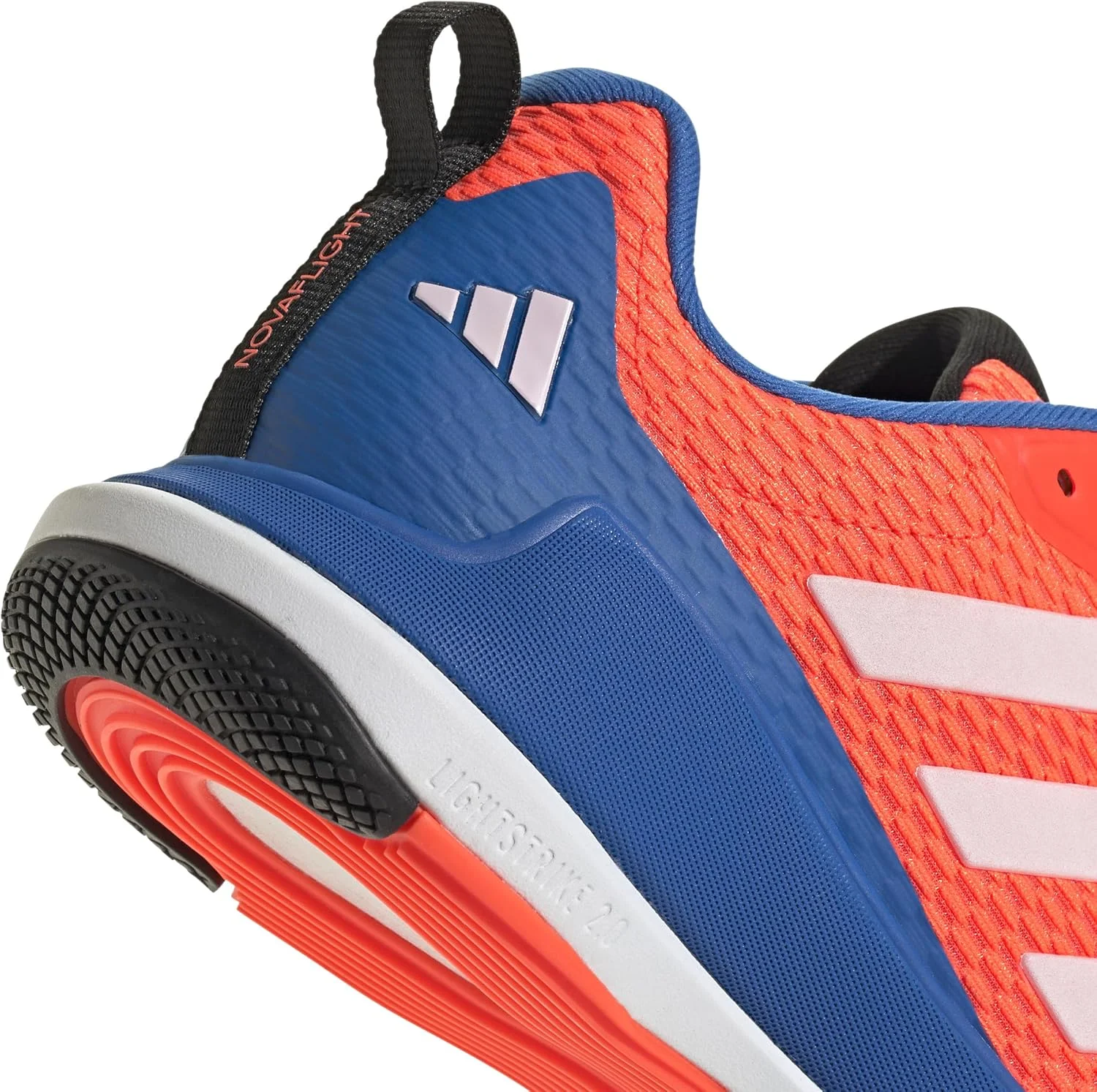 کفش ورزشی مردانه آدیداس نوافلایت 2 مناسب سالن کفش ورزشی مردانه آدیداس نوافلایت 2 مناسب سالن