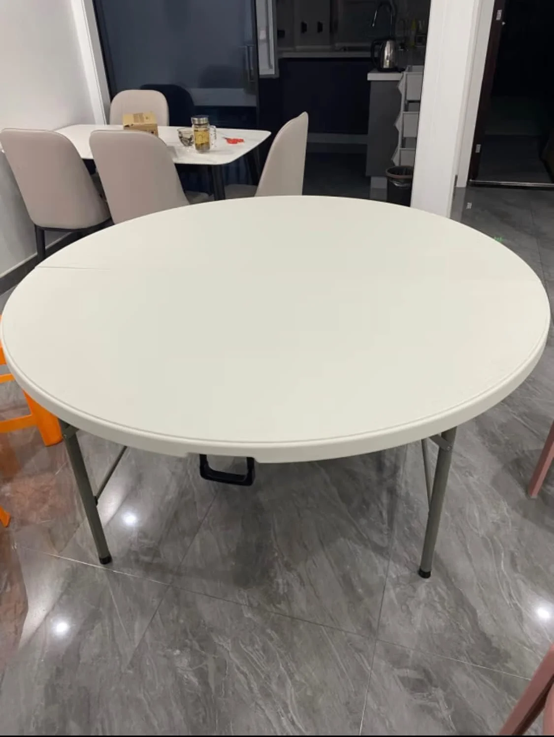 میز تاشو گرد قابل حمل Hanaiette، قطر 122 سانتی متر، پلاستیکی سفید گرانیتی، میز تاشو سبک وزن، مناسب پیک نیک، باغ، مهمانی، ساحل و... میز تاشو گرد قابل حمل Hanaiette، قطر 122 سانتی متر، پلاستیکی سفید گرانیتی، میز تاشو سبک وزن، مناسب پیک نیک، باغ، مهمانی، ساحل و...