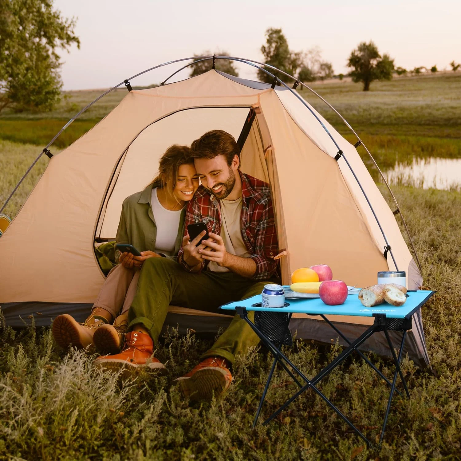 میز تاشو کمپینگ VILLEY، میز سبک وزن قابل حمل ساحلی با 2 جای لیوان و کیف حمل برای کمپینگ، ساحل، ماهیگیری، مسافرت و فعالیت های خارج از منزل میز تاشو کمپینگ VILLEY، میز سبک وزن قابل حمل ساحلی با 2 جای لیوان و کیف حمل برای کمپینگ، ساحل، ماهیگیری، مسافرت و فعالیت های خارج از منزل