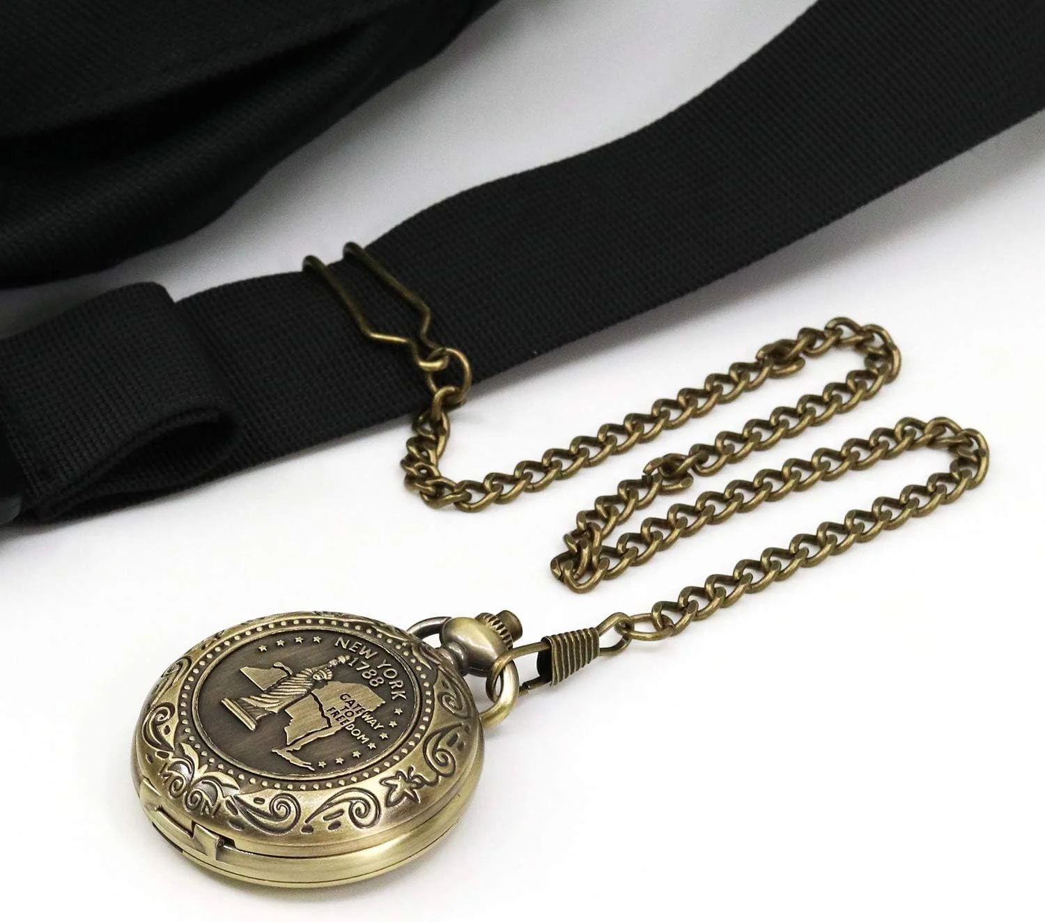 قطب نمای عتیقه کاری شده مجموعه کلاسیک Excefore با زنجیر - قطب نمای جیبی ممتاز برای پیاده روی، کمپینگ، رانندگی، کوله گردی و فعالیت های خارج از منزل - طرح مسی، مجسمه آزادی و نقشه جهان