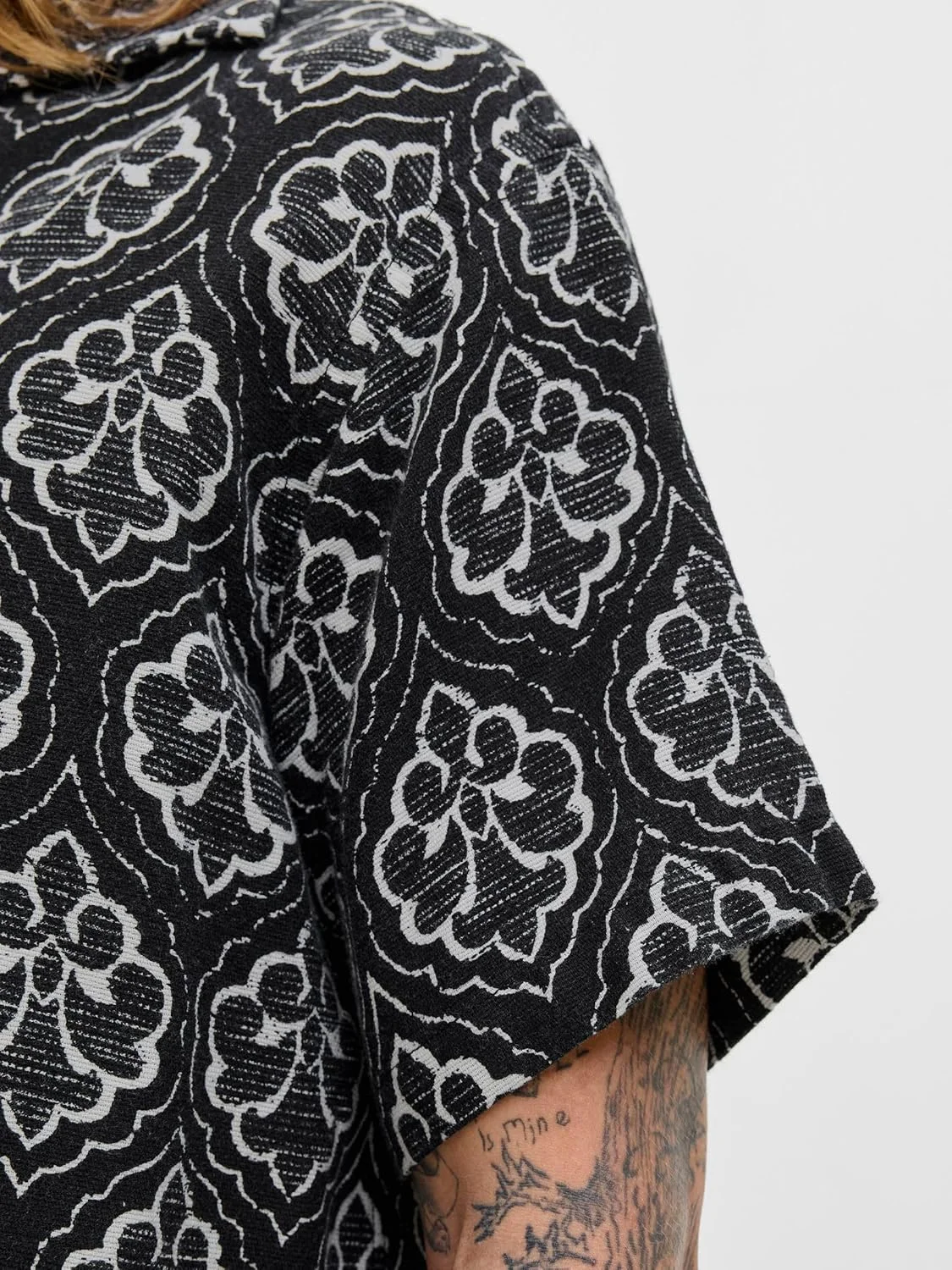 پیراهن مردانه جک اند جونز مدل Jorhydra Noto Shirt Ss (تک عددی) پیراهن مردانه جک اند جونز مدل Jorhydra Noto Shirt Ss (تک عددی)
