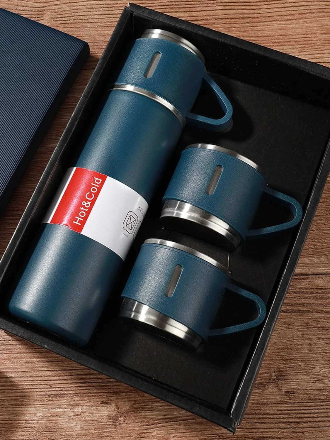 ست هدیه 3 تکه استیل نسن شامل فلاسک ماگ حرارتی و دو فنجان اضافی، ماگ ضد نشت، قمقمه آب مسافرتی عایق بندی شده مناسب سفرهای کاری، فلاسک گرم و سرد تا 12 ساعت، 500 میلی لیتر - آبی ست هدیه 3 تکه استیل نسن شامل فلاسک ماگ حرارتی و دو فنجان اضافی، ماگ ضد نشت، قمقمه آب مسافرتی عایق بندی شده مناسب سفرهای کاری، فلاسک گرم و سرد تا 12 ساعت، 500 میلی لیتر - آبی