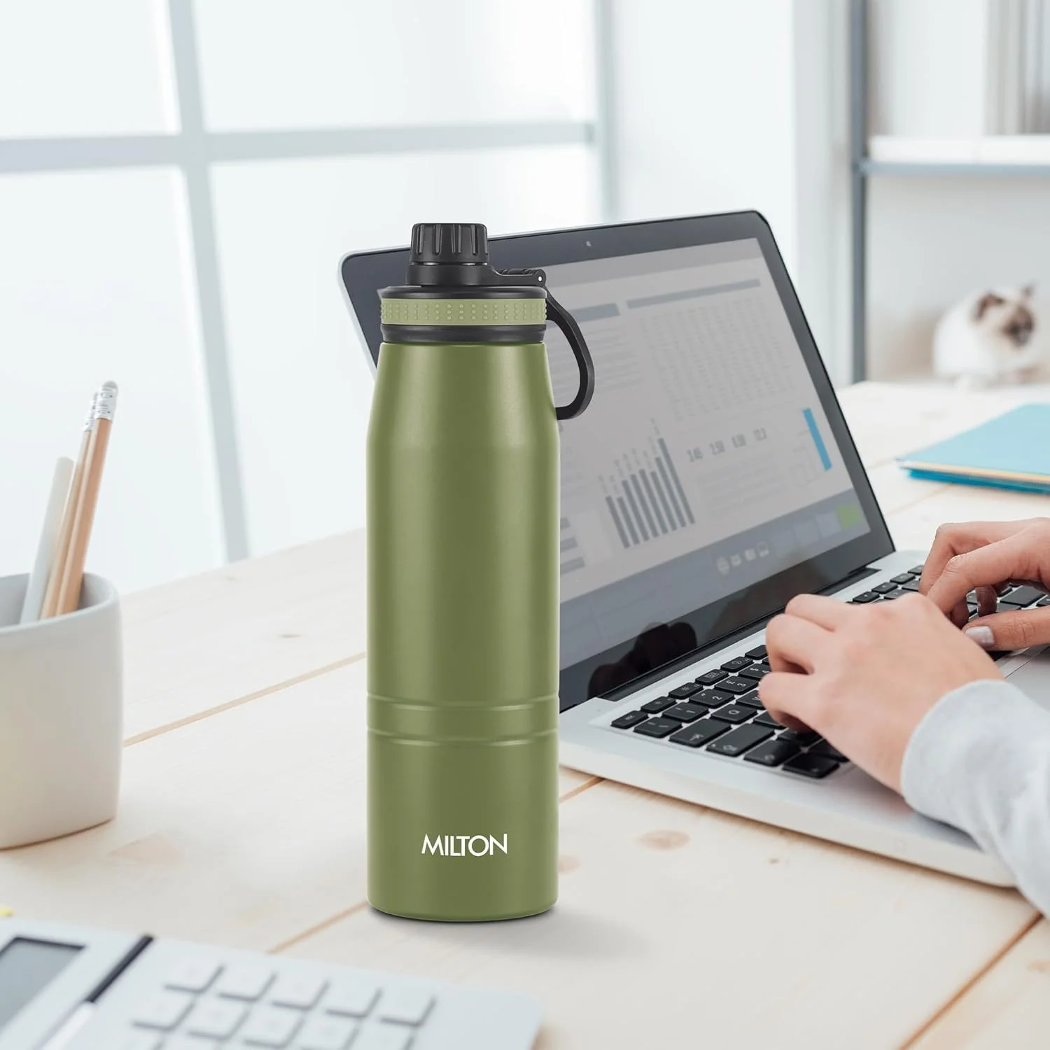 بطری آب عایق استیل میلتون Sparkle 900، 925 میلی لیتر، رنگ های متنوع