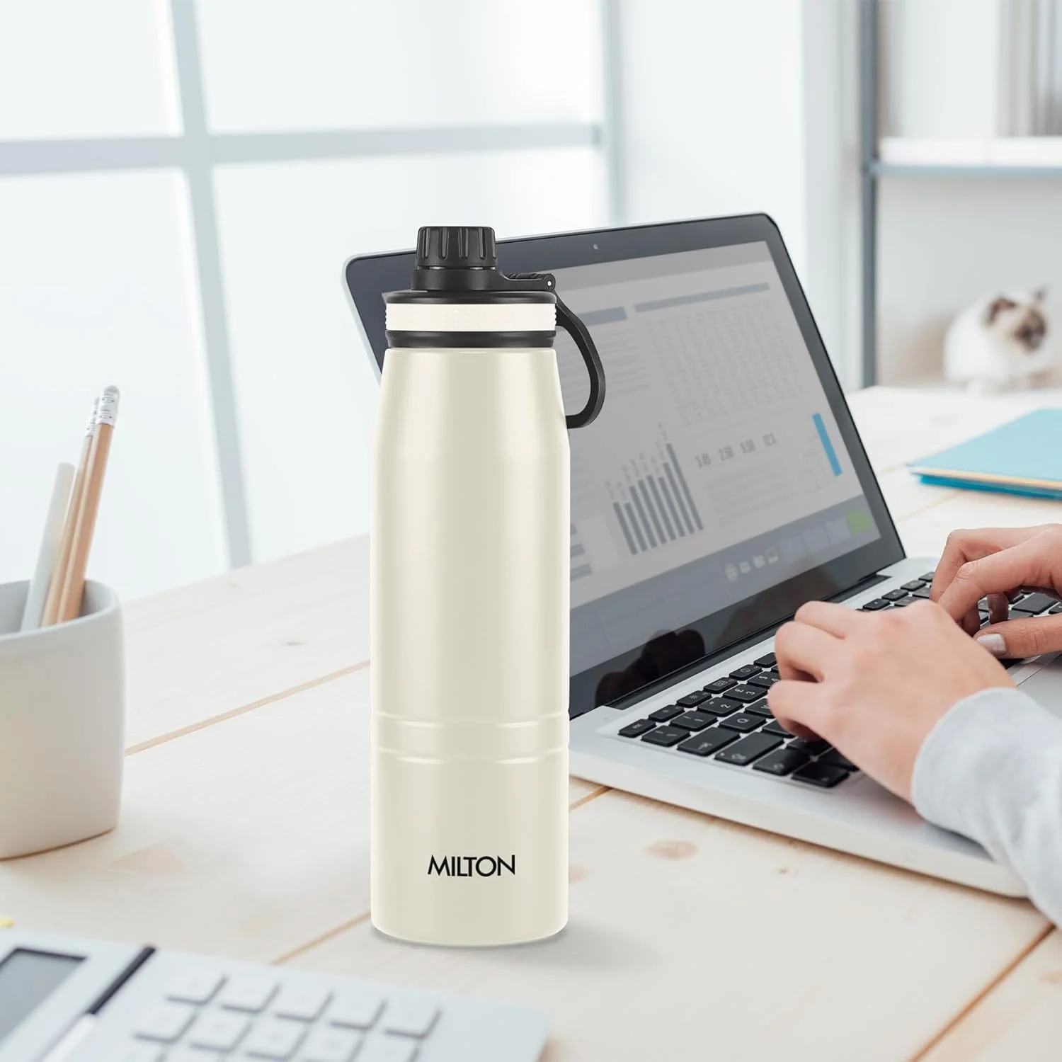 بطری آب عایق استیل میلتون Sparkle 900، 925 میلی لیتر، رنگ های متنوع