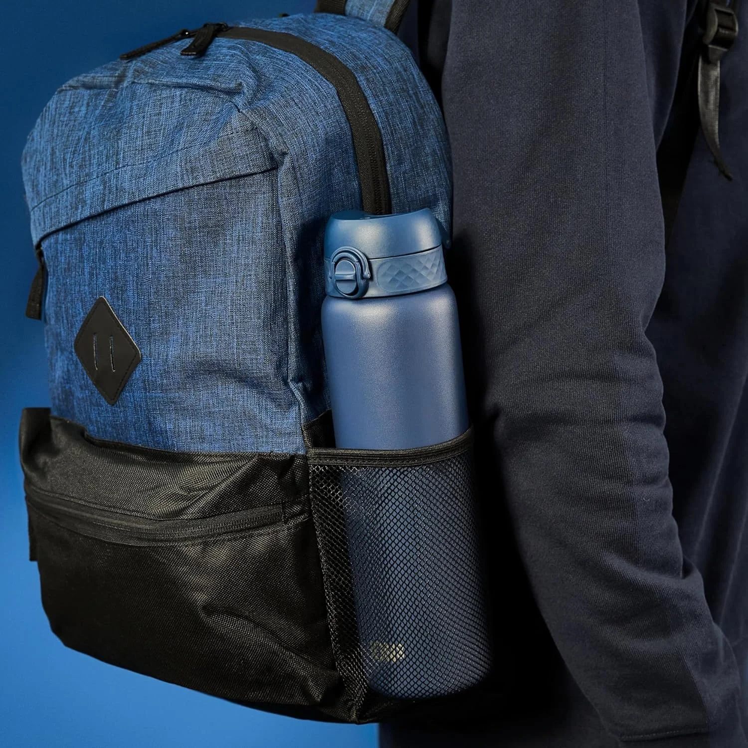 بطری آب استیل ضد زنگ عایق خلاء ION8، یک لیتری، 920 میلی لیتر، ضد نشت، باز شدن با یک انگشت، قفل ایمن، دسته حمل، قابل شستشو در ماشین ظرفشویی، مقاوم در برابر خراش، ایده آل برای ورزش و یوگا، سرمه ای خاکستری بطری آب استیل ضد زنگ عایق خلاء ION8، یک لیتری، 920 میلی لیتر، ضد نشت، باز شدن با یک انگشت، قفل ایمن، دسته حمل، قابل شستشو در ماشین ظرفشویی، مقاوم در برابر خراش، ایده آل برای ورزش و یوگا، سرمه ای خاکستری