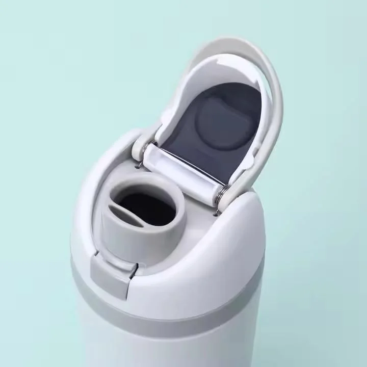 بطری آب استیل ضد زنگ عایق دار با نی برای نوشیدنی های سرد و گرم، 600 میلی لیتر، بدون BPA، ایده آل برای مسافرت، ورزش و استفاده روزانه (سفید) بطری آب استیل ضد زنگ عایق دار با نی برای نوشیدنی های سرد و گرم، 600 میلی لیتر، بدون BPA، ایده آل برای مسافرت، ورزش و استفاده روزانه (سفید)