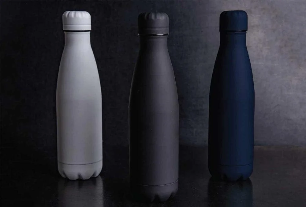 بطری آب هانس لارسن - بطری آب عایق خلاء 500 میلی لیتری | فولاد ضد زنگ دو لایه، بطری آب ضد نشت با ظاهری عالی (مشکی، 1 عدد) بطری آب هانس لارسن - بطری آب عایق خلاء 500 میلی لیتری | فولاد ضد زنگ دو لایه، بطری آب ضد نشت با ظاهری عالی (مشکی، 1 عدد)