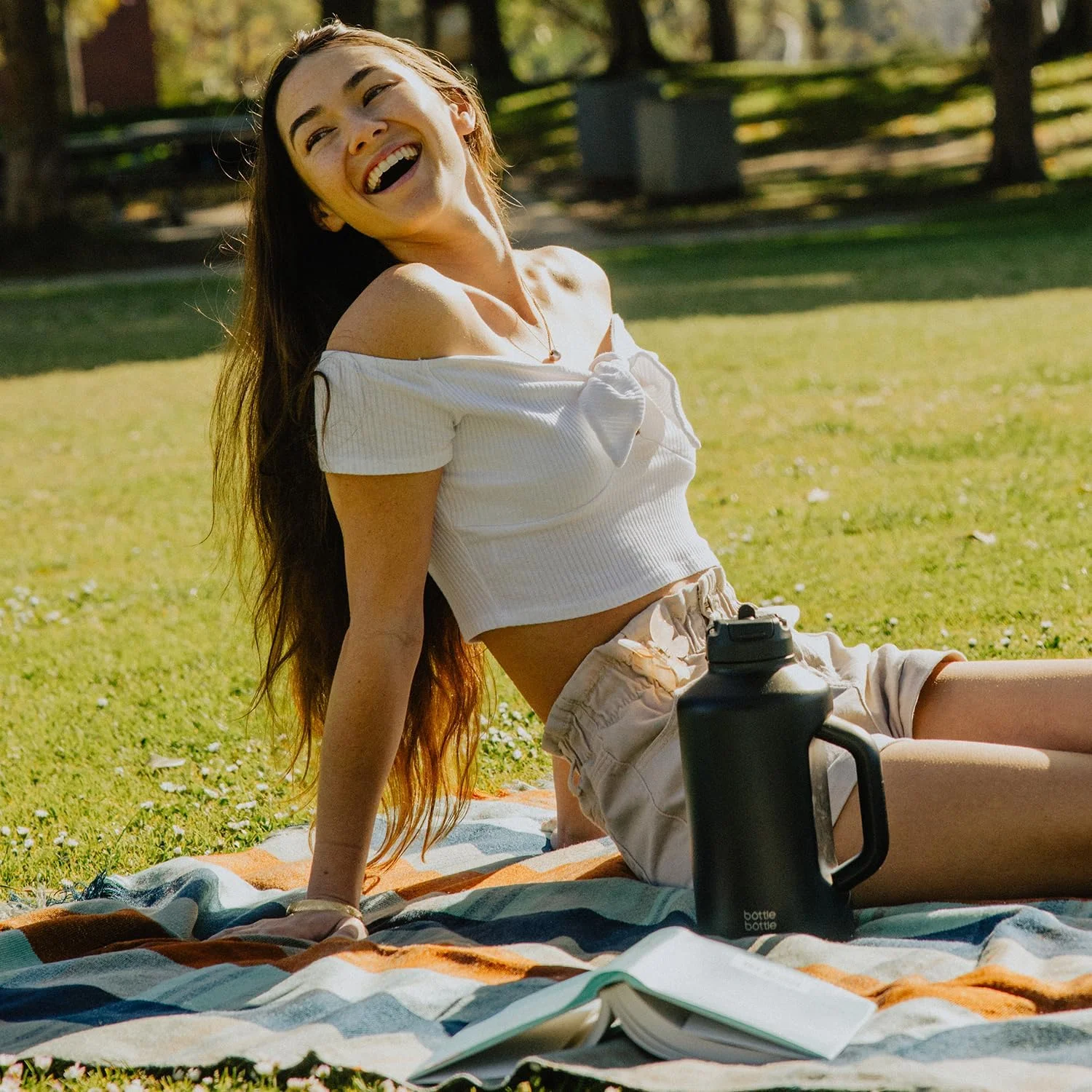 بطری آب عایق bottlebottle، بطری استیل ضد زنگ ورزشی 1.9 لیتری با نی و درب دو منظوره، بطری آب نیم گالن با دسته، استیل ضد زنگ خلاء برای تمرین و ورزش (مشکی)