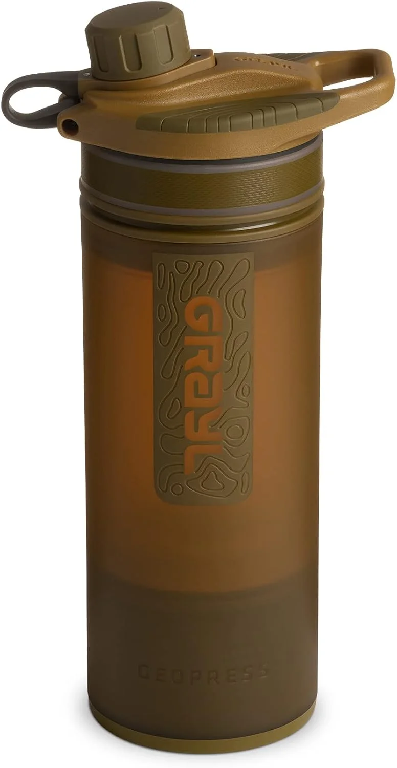 فیلتر آب آشامیدنی گریال GeoPress با ظرفیت 710 میلیلیتر مناسب فضای باز | حذف 99.99% از تمام باکتریها و ویروسها | ایدهآل برای کمپینگ، بقا و مسافرت (قهوهای کویوت) فیلتر آب آشامیدنی گریال GeoPress با ظرفیت 710 میلیلیتر مناسب فضای باز | حذف 99.99% از تمام باکتریها و ویروسها | ایدهآل برای کمپینگ، بقا و مسافرت (قهوهای کویوت)