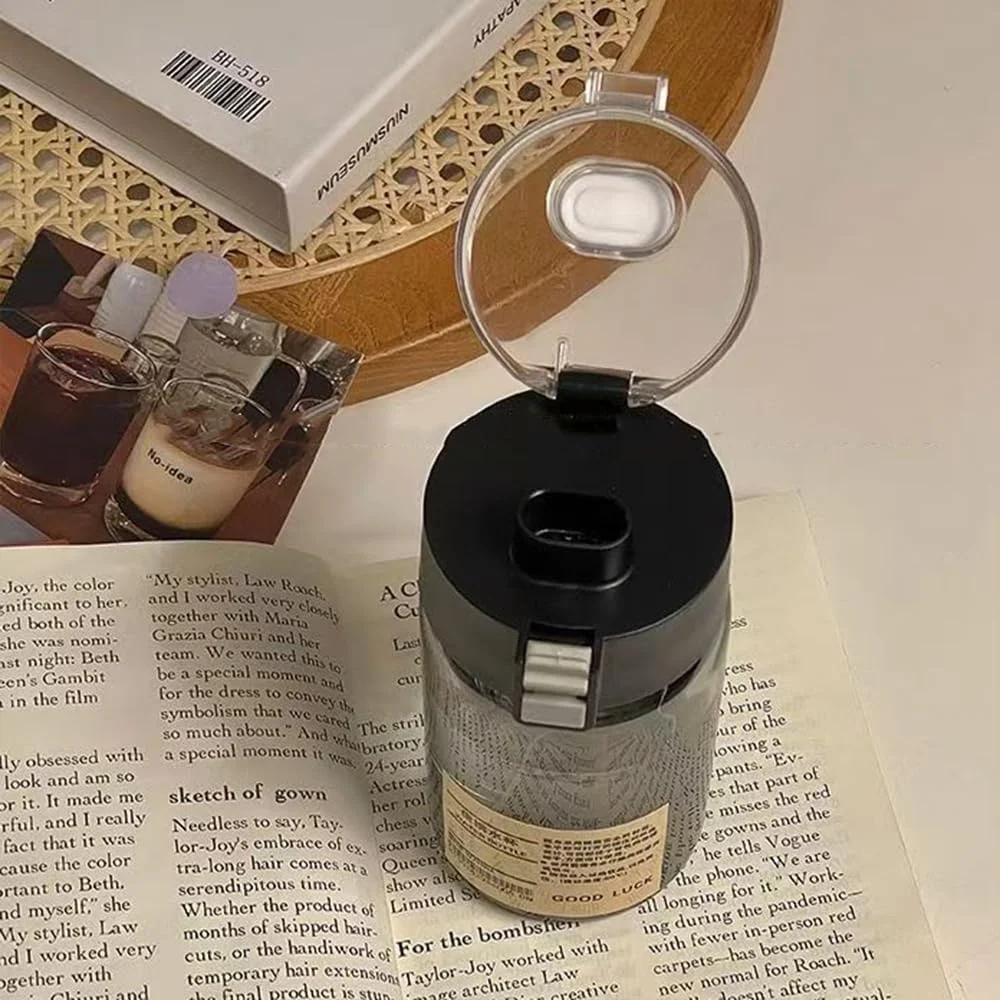 لیوان آب مناسب و قابل حمل مقاوم در برابر افتادن و درجه حرارت بالا، لیوان آب شفاف 550 میلی لیتری با درب، مناسب برای آب، قهوه، چای شیر، چای و آب میوه (مشکی)