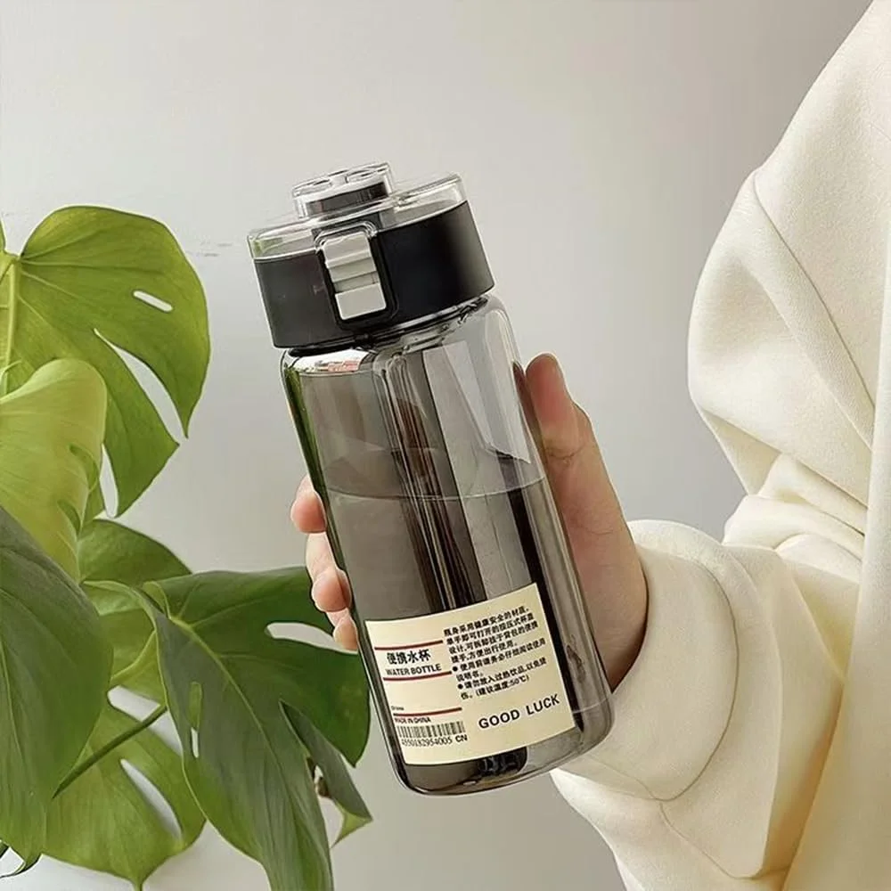 لیوان آب مناسب و قابل حمل مقاوم در برابر افتادن و درجه حرارت بالا، لیوان آب شفاف 550 میلی لیتری با درب، مناسب برای آب، قهوه، چای شیر، چای و آب میوه (مشکی)