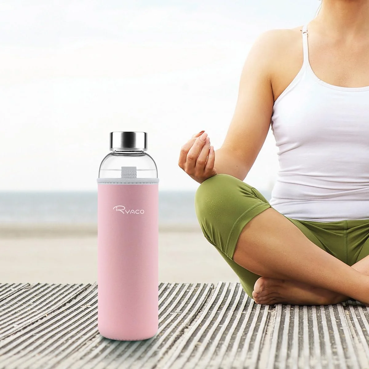 بطری آب شیشه ای بوروسیلیکات RYACO 1000ml/1L بدون BPA و ضد نشت، ایده آل برای مدرسه، خانه، دفتر، مسافرت، ورزش، یوگا، باشگاه، نوشیدنی های گرم و سرد به همراه آستین نئوپرن قابل حمل و برس اسفنجی بطری آب شیشه ای بوروسیلیکات RYACO 1000ml/1L بدون BPA و ضد نشت، ایده آل برای مدرسه، خانه، دفتر، مسافرت، ورزش، یوگا، باشگاه، نوشیدنی های گرم و سرد به همراه آستین نئوپرن قابل حمل و برس اسفنجی