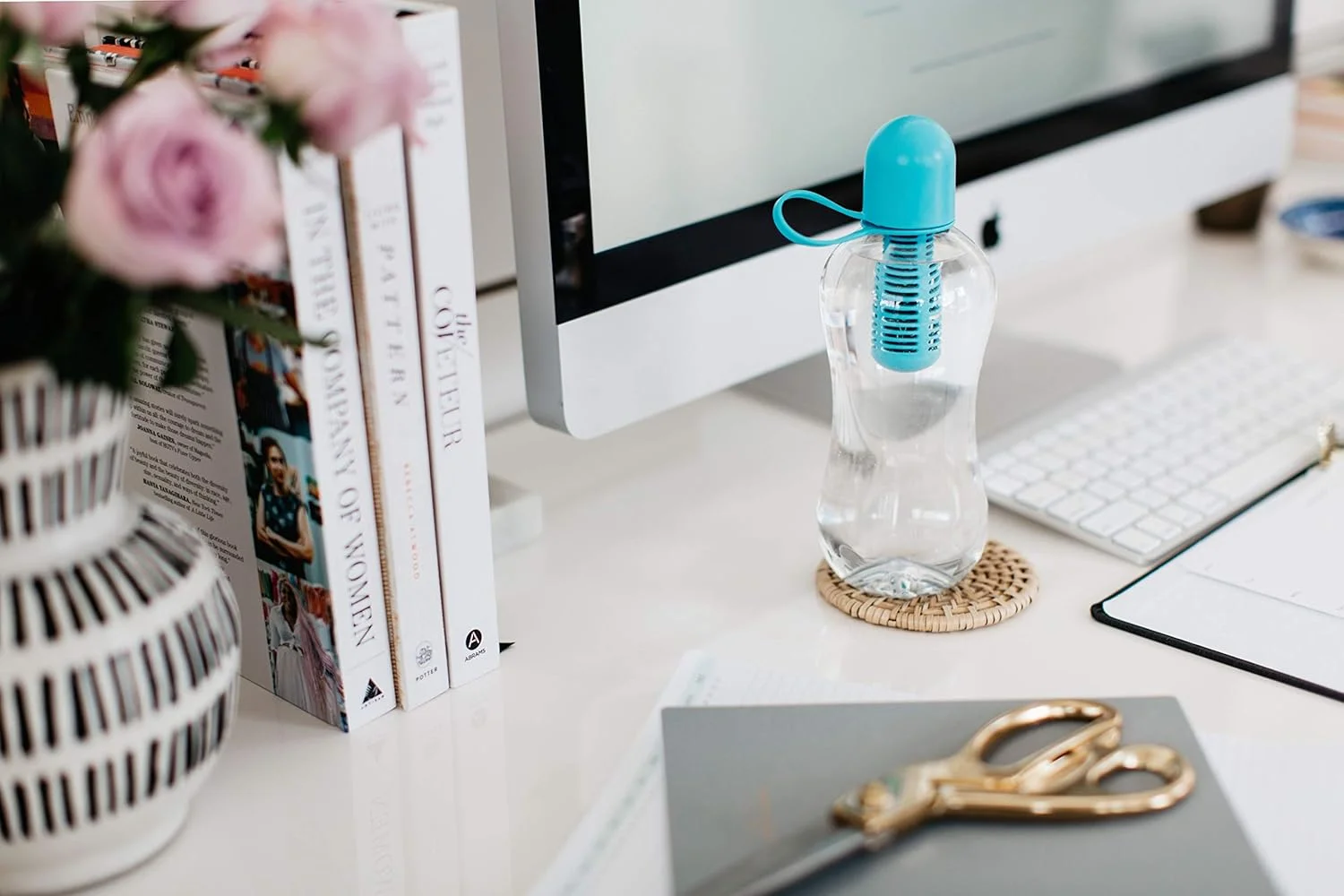 بابِل کلاسیک، بطری آب، آب تصفیه شده، بطری آب قابل استفاده مجدد، بطری پلاستیکی بدون BPA، درب حمل نرم، فیلتر کربنی قابل تعویض، بطری آب پایدار، آبرسانی، 550 میلی لیتر، اسطوخودوس بابِل کلاسیک، بطری آب، آب تصفیه شده، بطری آب قابل استفاده مجدد، بطری پلاستیکی بدون BPA، درب حمل نرم، فیلتر کربنی قابل تعویض، بطری آب پایدار، آبرسانی، 550 میلی لیتر، اسطوخودوس