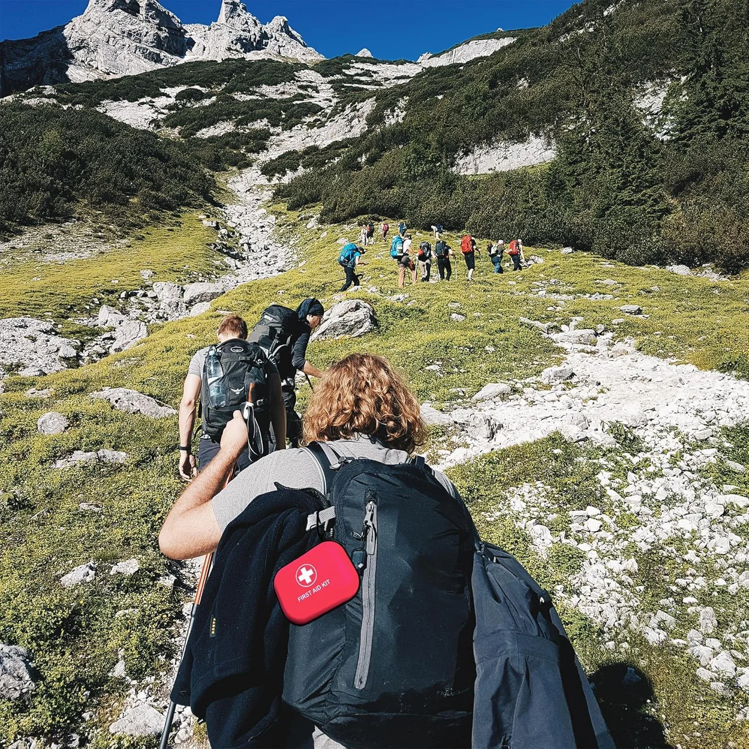 جعبه کمک های اولیه کوچک SYOSI، جعبه کمک های اولیه اضطراری پزشکی 115 تکه ای ضد آب با پوسته سخت برای ماشین، خانه، دفتر، مسافرت، کمپینگ، ورزش، فضای باز، لوازم کمک های اولیه اضطراری مدرسه