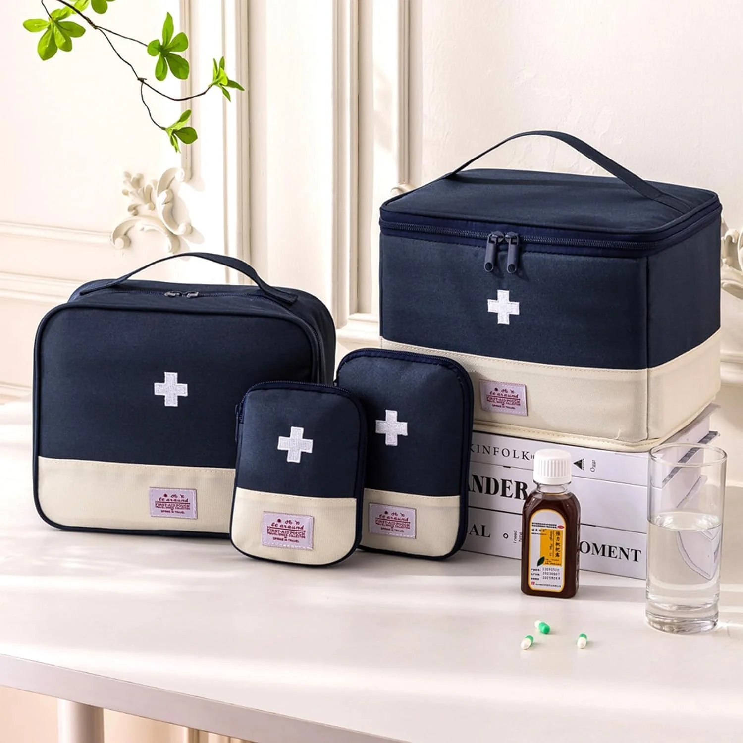 مجموعه 4 عددی کیف کمک های اولیه قابل حمل خالی، کیف نگهداری داروهای اورژانسی با دسته، کیف مسافرتی مدیریت قرص، کیف نجات خالی کیت های پزشکی قابل استفاده مجدد، کیف نگهداری ابزار پزشکی (آبی) مجموعه 4 عددی کیف کمک های اولیه قابل حمل خالی، کیف نگهداری داروهای اورژانسی با دسته، کیف مسافرتی مدیریت قرص، کیف نجات خالی کیت های پزشکی قابل استفاده مجدد، کیف نگهداری ابزار پزشکی (آبی)