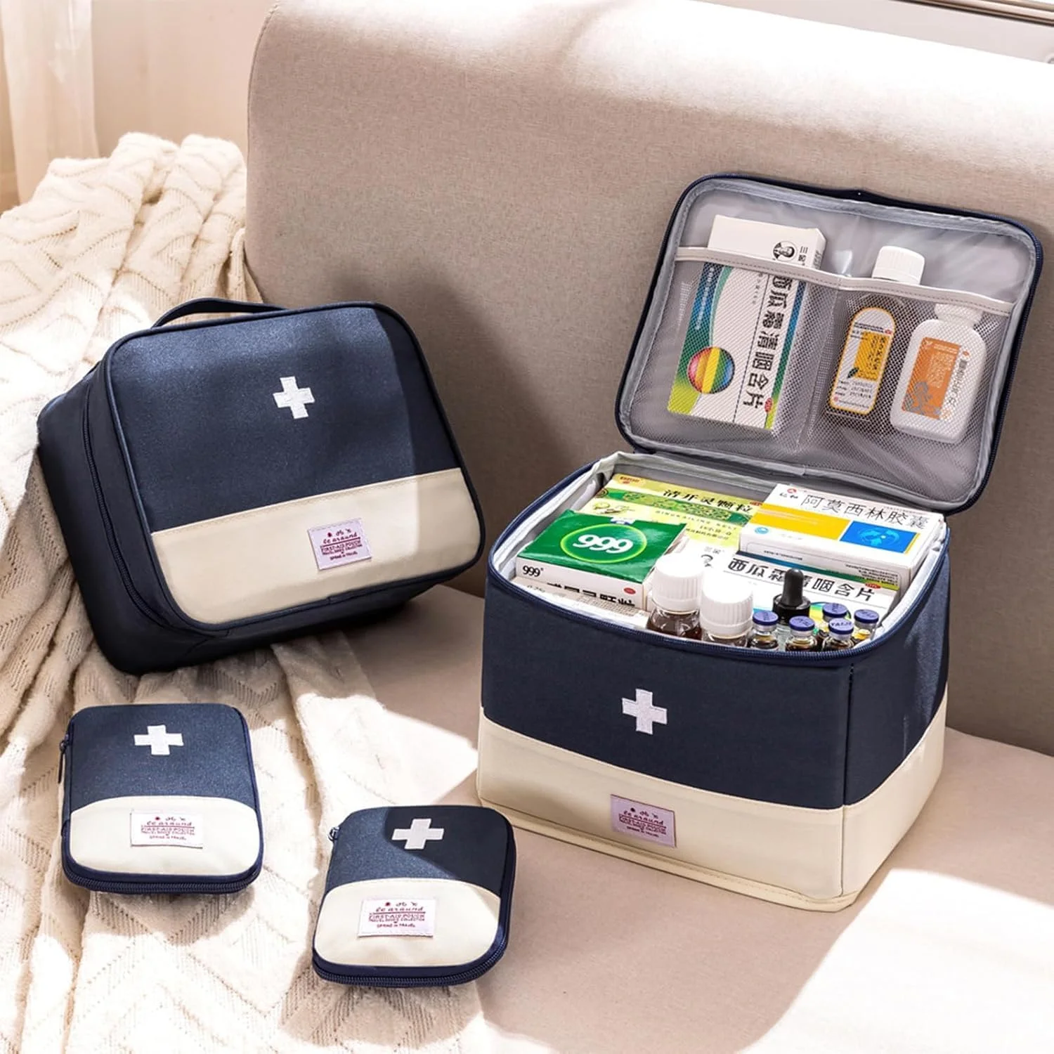 مجموعه 4 عددی کیف کمک های اولیه قابل حمل خالی، کیف نگهداری داروهای اورژانسی با دسته، کیف مسافرتی مدیریت قرص، کیف نجات خالی کیت های پزشکی قابل استفاده مجدد، کیف نگهداری ابزار پزشکی (آبی) مجموعه 4 عددی کیف کمک های اولیه قابل حمل خالی، کیف نگهداری داروهای اورژانسی با دسته، کیف مسافرتی مدیریت قرص، کیف نجات خالی کیت های پزشکی قابل استفاده مجدد، کیف نگهداری ابزار پزشکی (آبی)