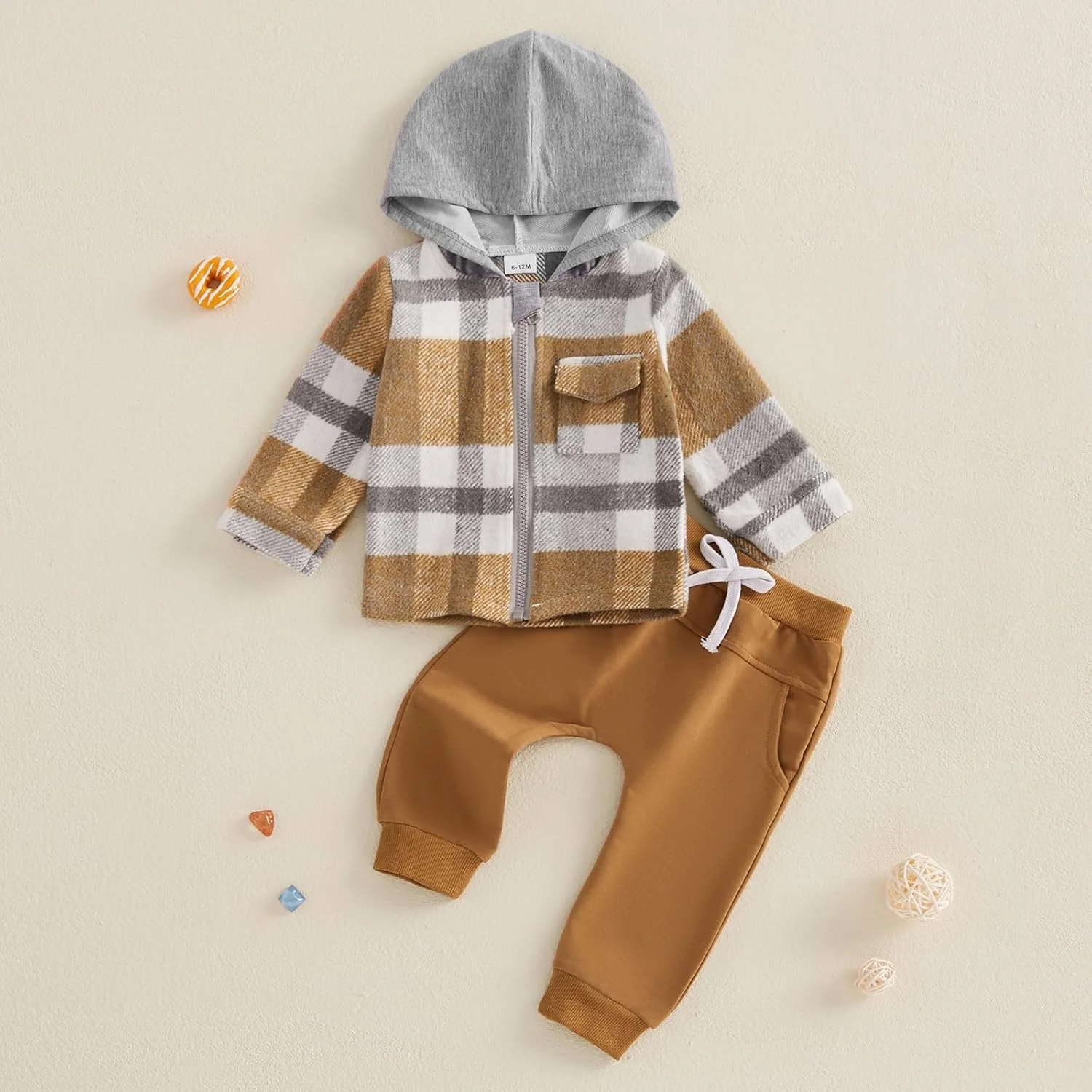 ست لباس پسرانه بچه گانه پاییز و زمستان شامل هودی زیپ دار آستین بلند با طرح چهارخانه و شلوار جاگر بند دار دو تکه