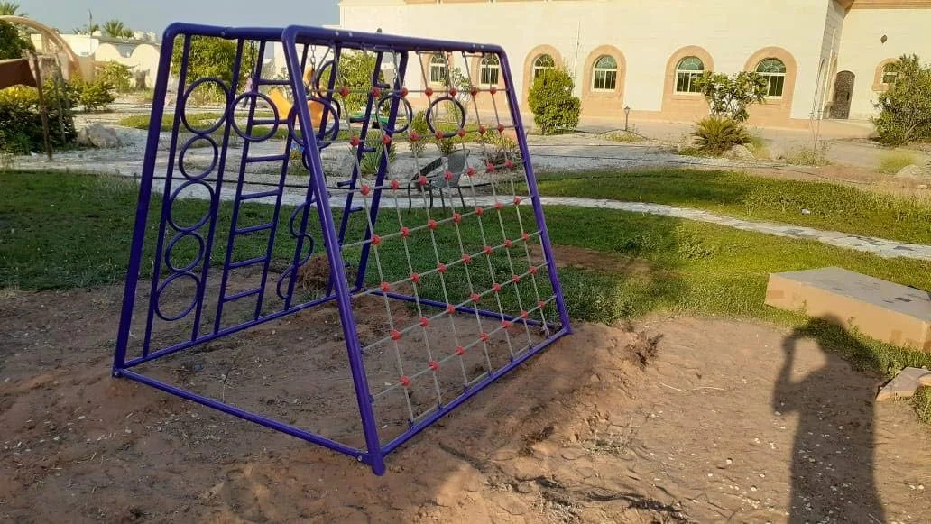 دیواره سنگ نوردی با گیره، اسباب بازی محبوب کودکان، تجهیزات ورزشی، فلزی با تور برای کودکان