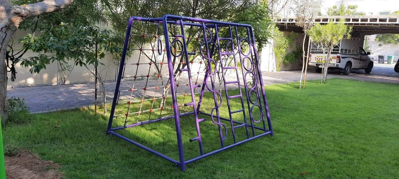 دیواره سنگ نوردی با گیره، اسباب بازی محبوب کودکان، تجهیزات ورزشی، فلزی با تور برای کودکان