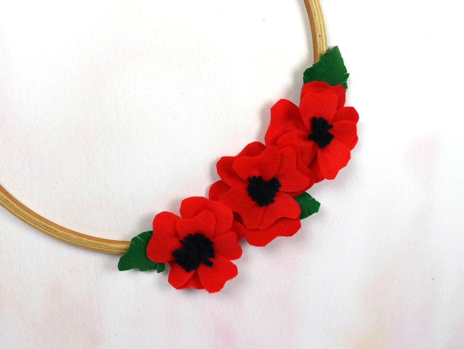 Dovecraft Trimcraft DCFL024 Essentials - نمد رنگی ممتاز A4 - قرمز، بسته 8 عددی Dovecraft Trimcraft DCFL024 Essentials - نمد رنگی ممتاز A4 - قرمز، بسته 8 عددی