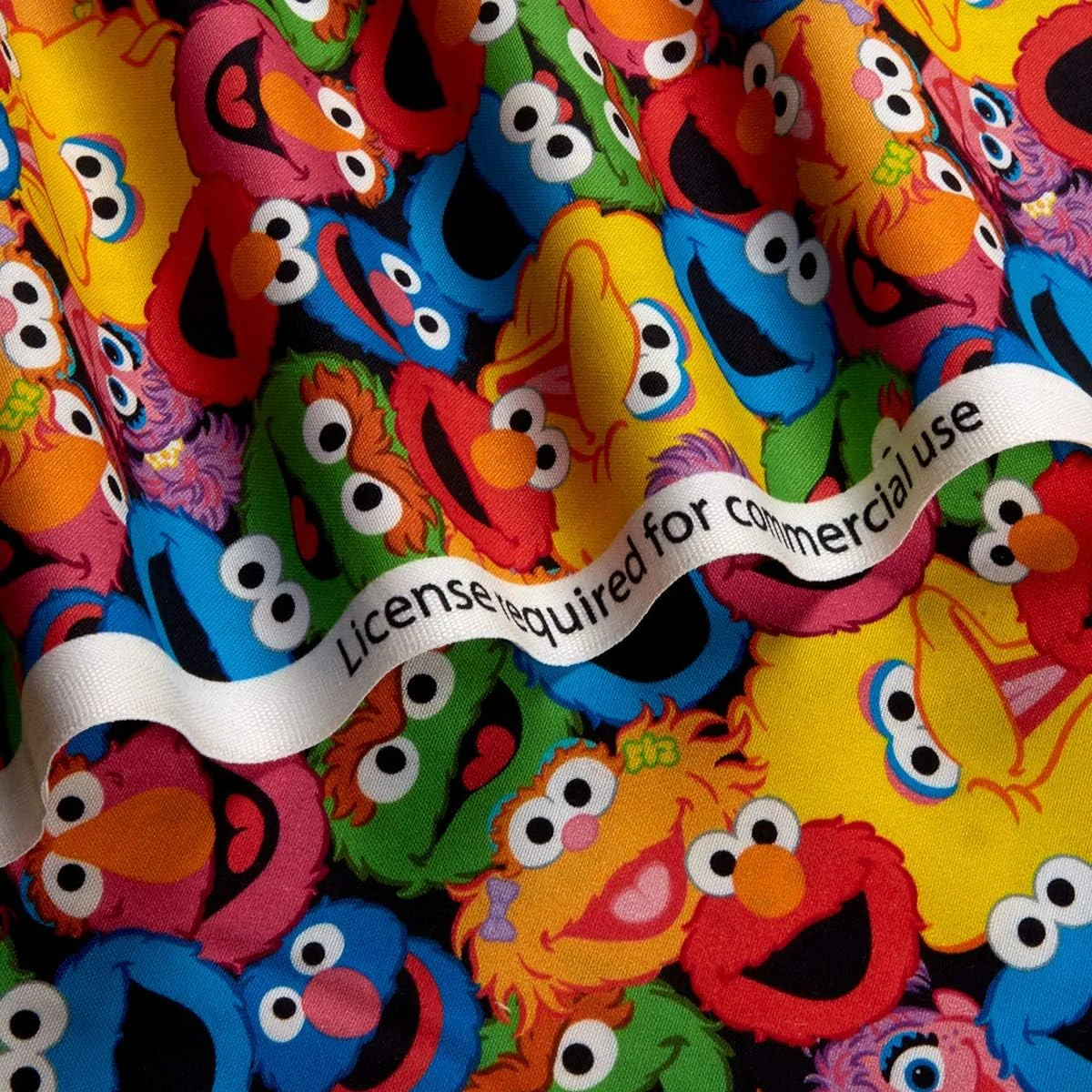 پارچه متری طرح خیابان سسمی (Sesame Street) با شخصیت های دیجیتال، برند Cranston Print Works/Quilting Treasures/VIP پارچه متری طرح خیابان سسمی (Sesame Street) با شخصیت های دیجیتال، برند Cranston Print Works/Quilting Treasures/VIP
