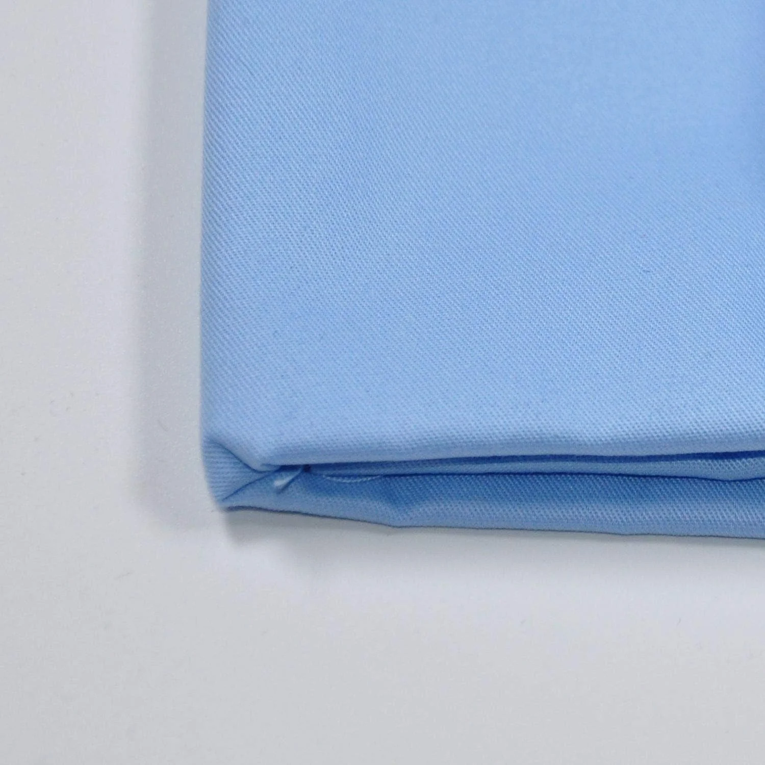 پارچه توییل آبی آسمانی Yu Tone، 100% پنبه، متری (91 سانتی متر) - 127 گرم، عرض 152 سانتی متر پارچه توییل آبی آسمانی Yu Tone، 100% پنبه، متری (91 سانتی متر) - 127 گرم، عرض 152 سانتی متر