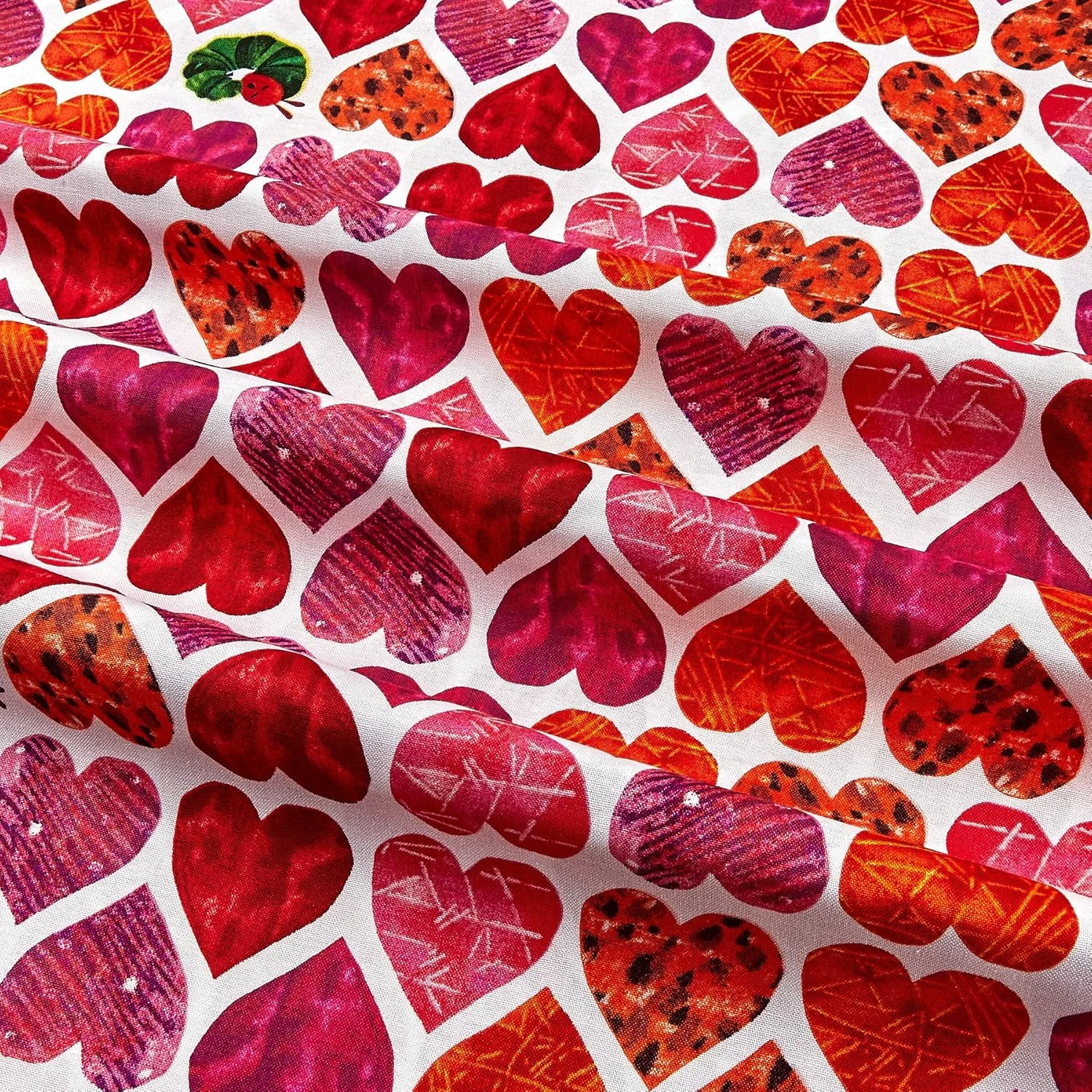 پارچه نخی طرح کرم بسیار گرسنه و قلب های بزرگ قرمز رنگ Andover Fabrics پارچه نخی طرح کرم بسیار گرسنه و قلب های بزرگ قرمز رنگ Andover Fabrics