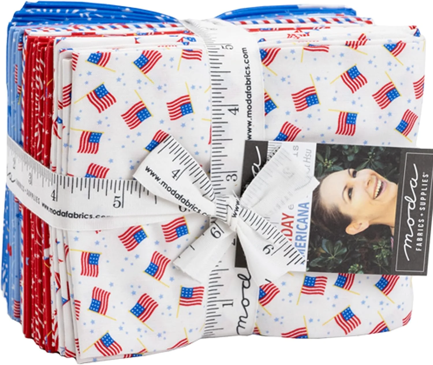 بسته پارچه ای 20 تکه ای Holiday Essentials Americana، پارچه نخی توسط Stacy Iest Hsu برای Moda Fabrics 20760AB