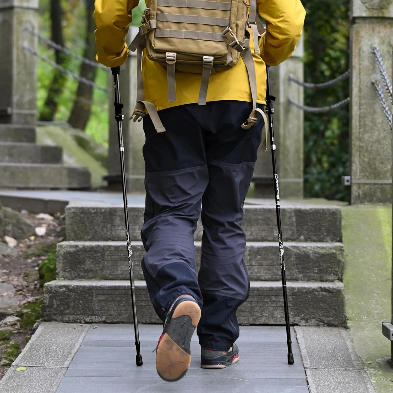 باتوم کوهنوردی برای پیاده روی و عصای کوهنوردی، تاشو و سبک وزن، دسته های چوب پنبه ای واقعی و فوم EVA راحت، لوازم ضروری کوهنوردی برای مردان، زنان و سالمندان، ست 2 عددی، مشکی باتوم کوهنوردی برای پیاده روی و عصای کوهنوردی، تاشو و سبک وزن، دسته های چوب پنبه ای واقعی و فوم EVA راحت، لوازم ضروری کوهنوردی برای مردان، زنان و سالمندان، ست 2 عددی، مشکی