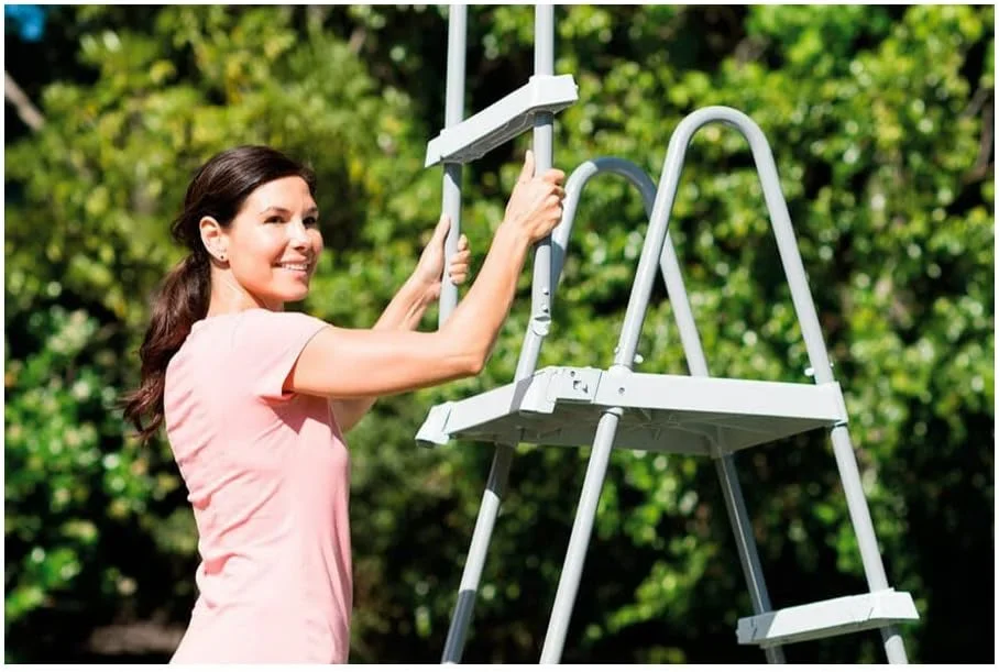 نردبان استخر روکار اینتکس 28077 مدل دلوکس