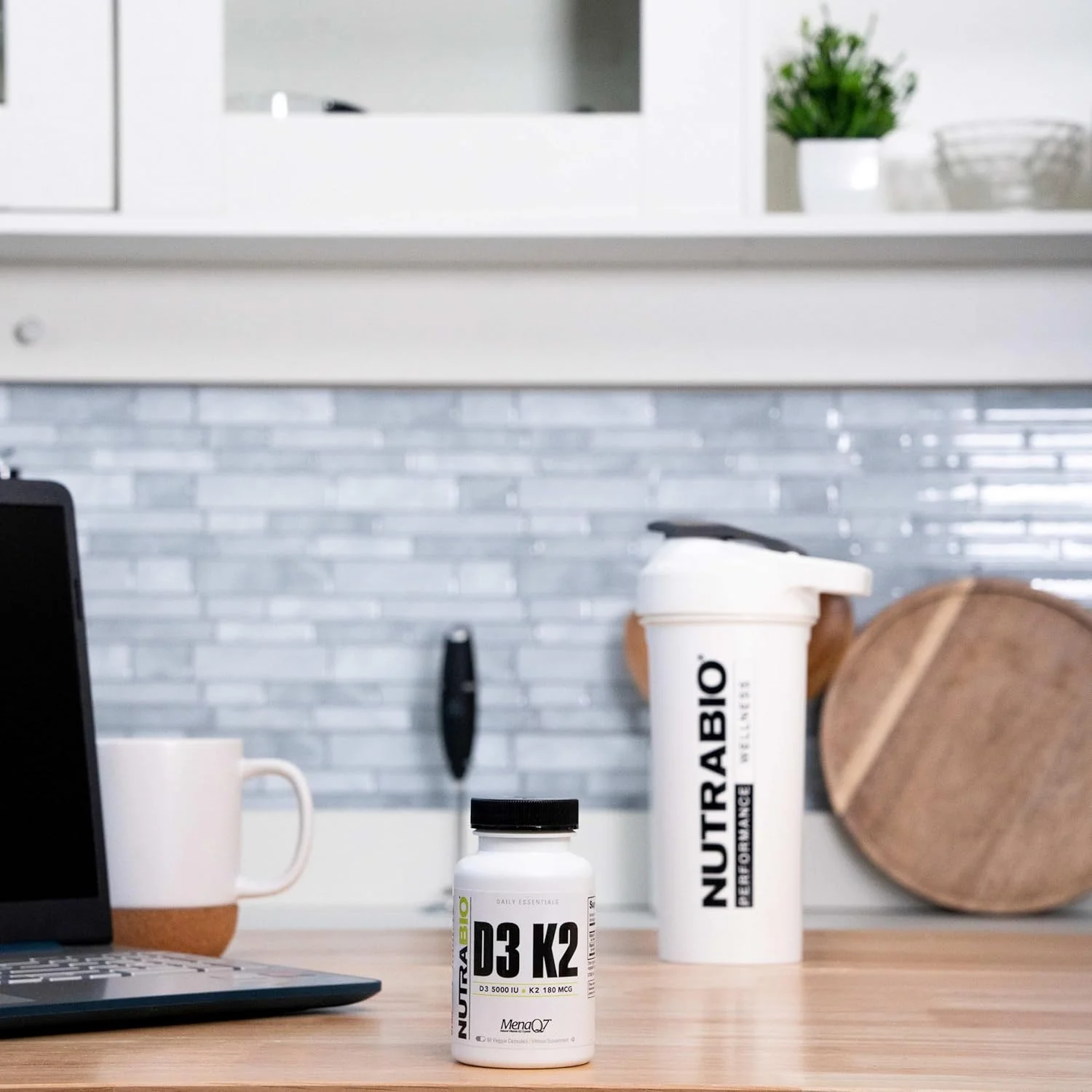 NutraBio ویتامین D3 K2 | 5000 واحد بین المللی D3 به عنوان کوله کلسیفرول با ویتامین K2 به عنوان MENA-Q MK7 (180 میکروگرم) | پشتیبانی از سلامت استخوان و قلب | غیر GMO، بدون گلوتن، بدون لاکتوز | 60 کپسول گیاهی NutraBio ویتامین D3 K2 | 5000 واحد بین المللی D3 به عنوان کوله کلسیفرول با ویتامین K2 به عنوان MENA-Q MK7 (180 میکروگرم) | پشتیبانی از سلامت استخوان و قلب | غیر GMO، بدون گلوتن، بدون لاکتوز | 60 کپسول گیاهی