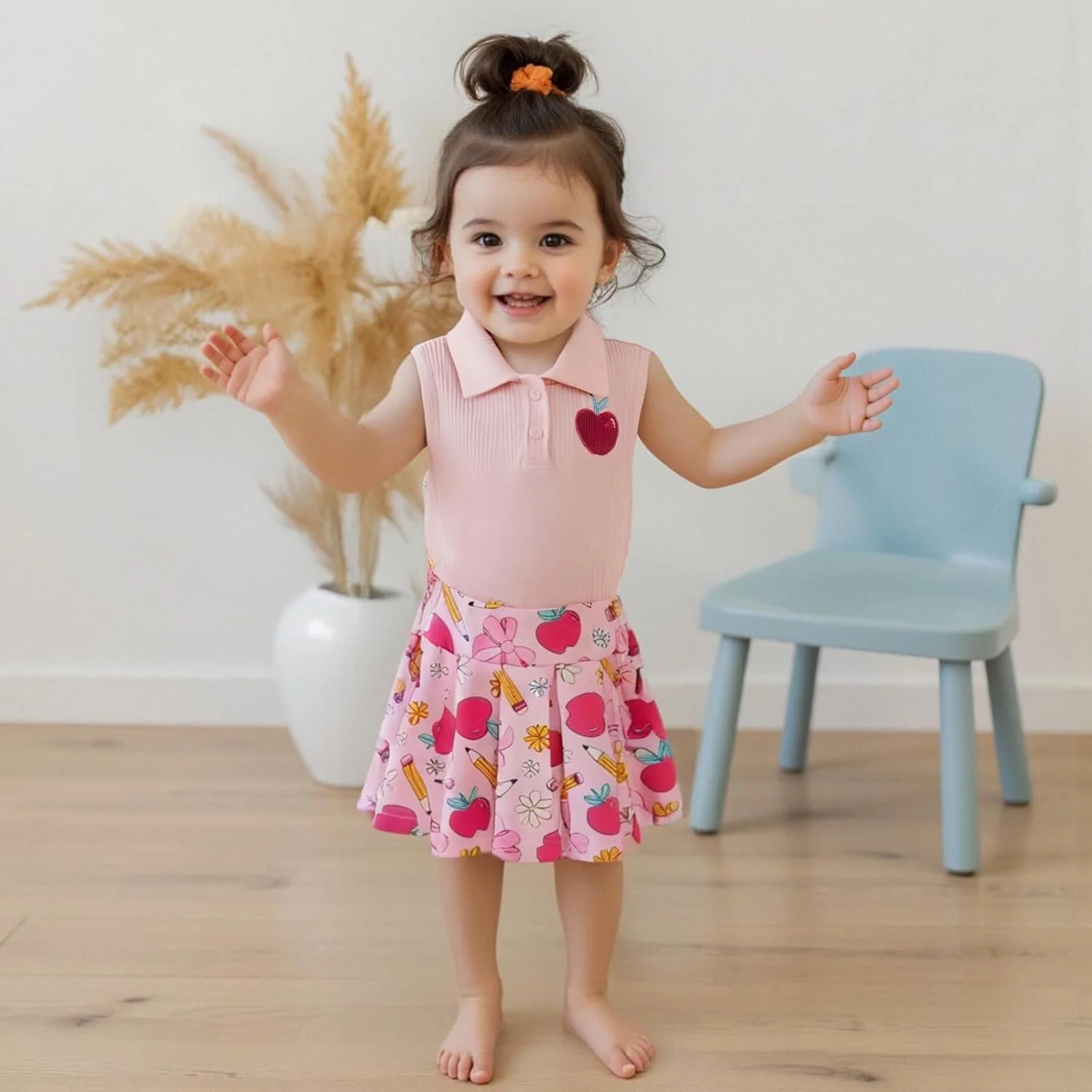 ست لباس دو تکه دخترانه برای بازگشت به مدرسه، تاپ بدون آستین یقه دار با طرح سیب و دامن پلیسه دار