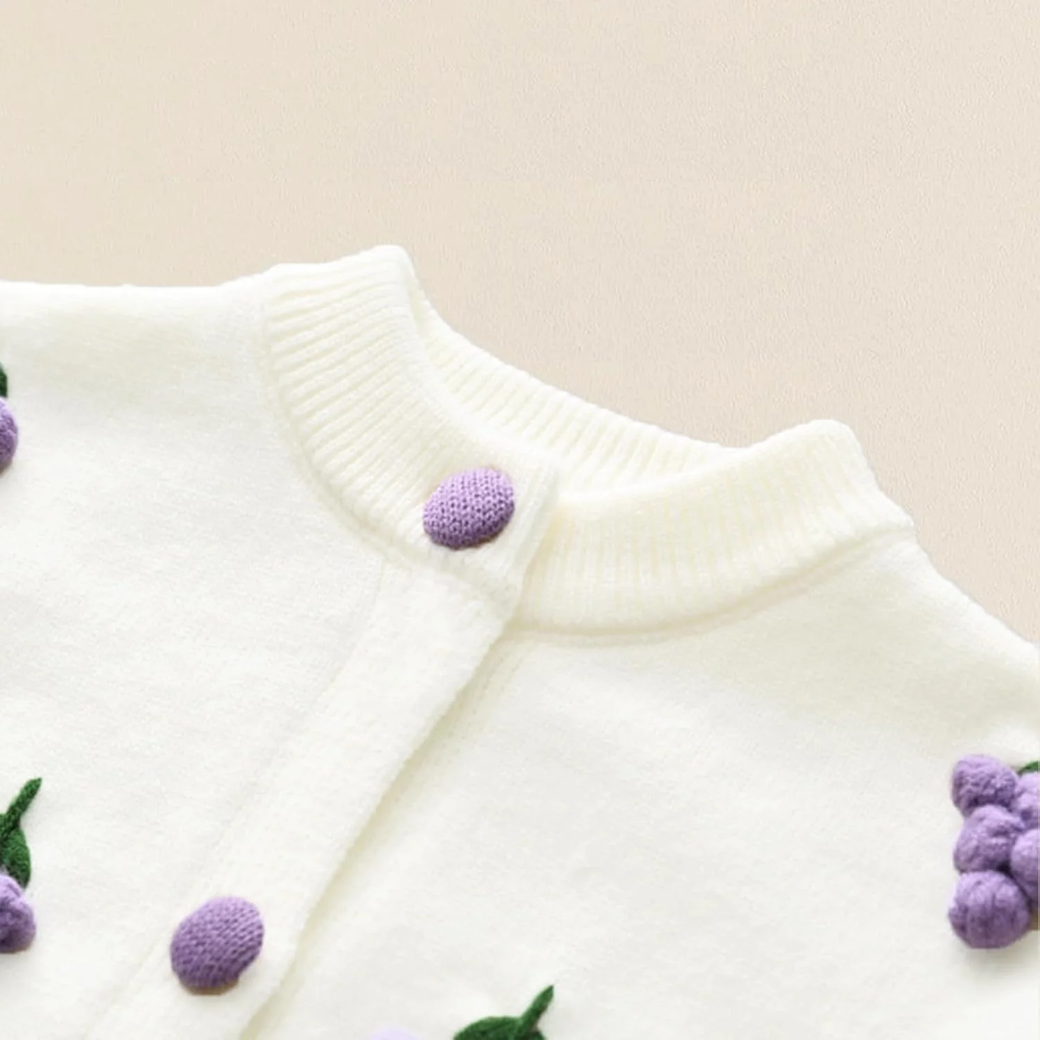 ست لباس پاییزی دخترانه بالاتاله شامل پلیور بافتنی آستین بلند و دامن کوتاه پلیسه دار مناسب فصل پاییز و زمستان