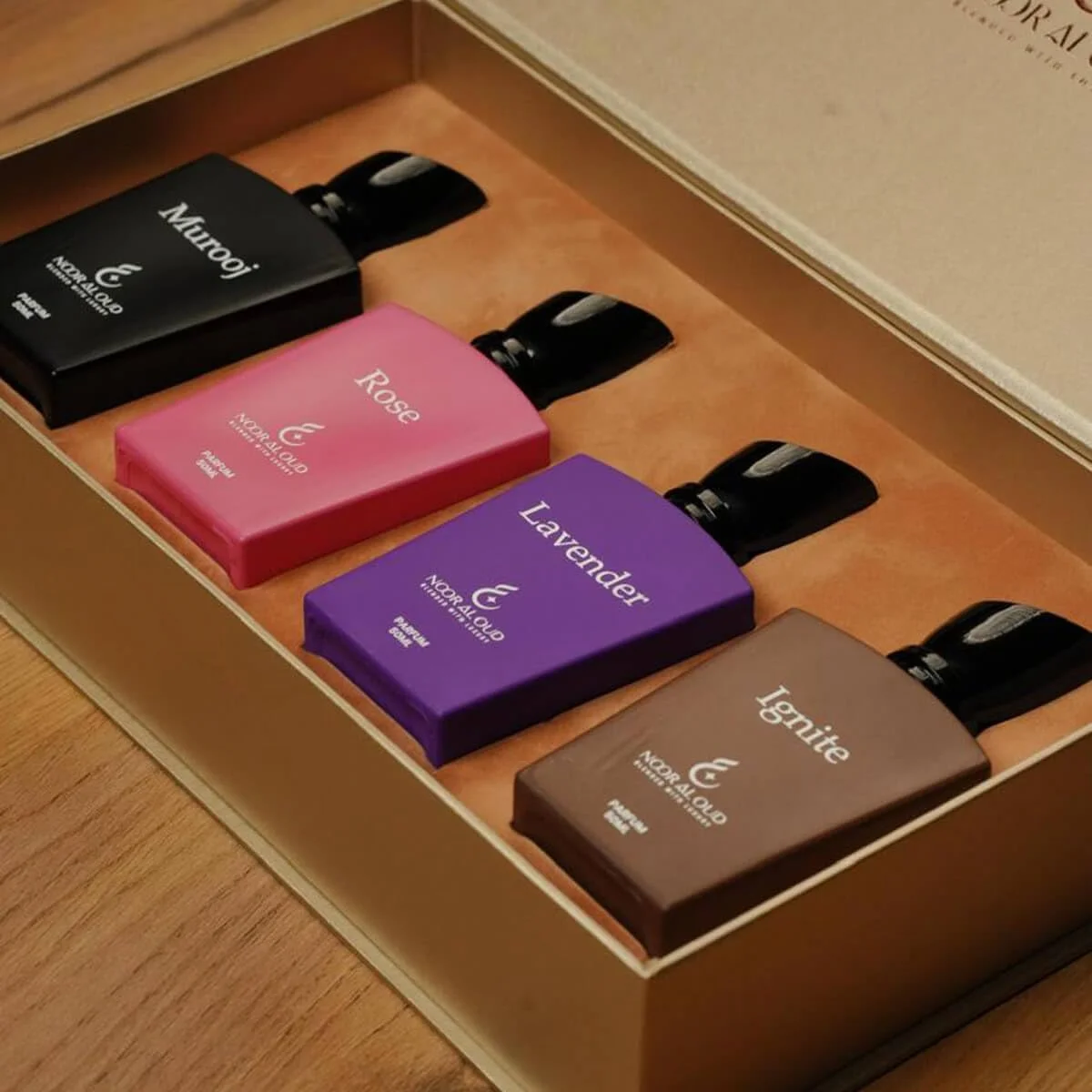 مجموعه عطر 4 در 1 نور العود همس العشق | عطر унисекс | ادو پرفیوم ماندگار | رایحه های عود، رز، اسطوخودوس و شرقی | 4 عدد 50 میلی لیتر