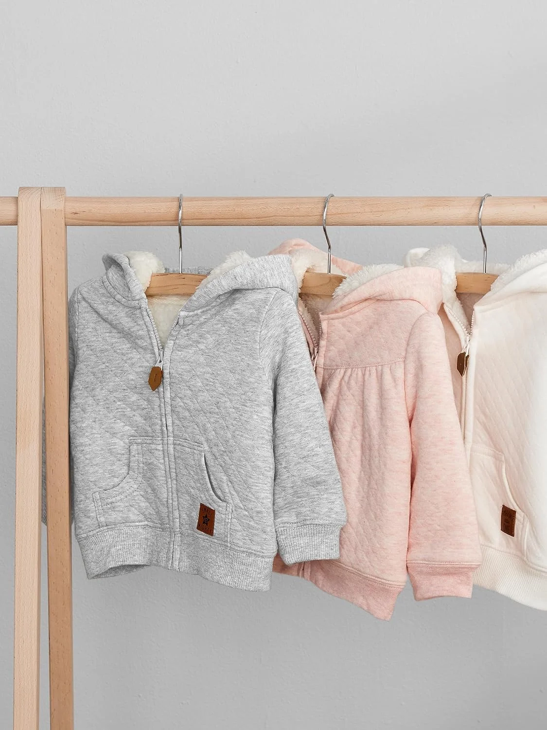 ژاکت سوییتشرت کلاهدار نوزادان کارترز با آستر پشمشیشه ژاکت سوییتشرت کلاهدار نوزادان کارترز با آستر پشمشیشه